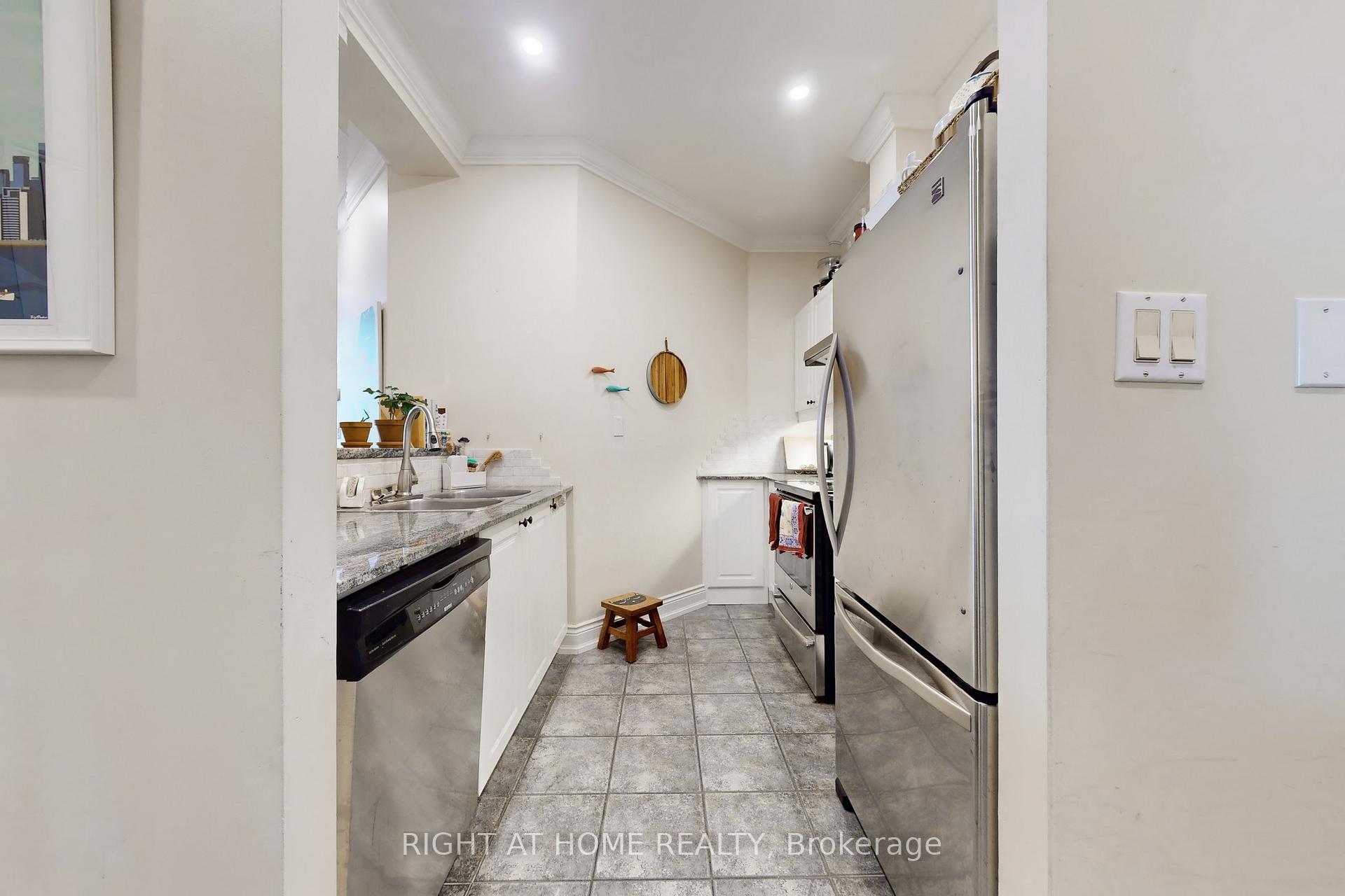 Photo 12 of Unit 308, 1 Leaside Park Drive, Toronto, Thorncliffe Park — HOMEH