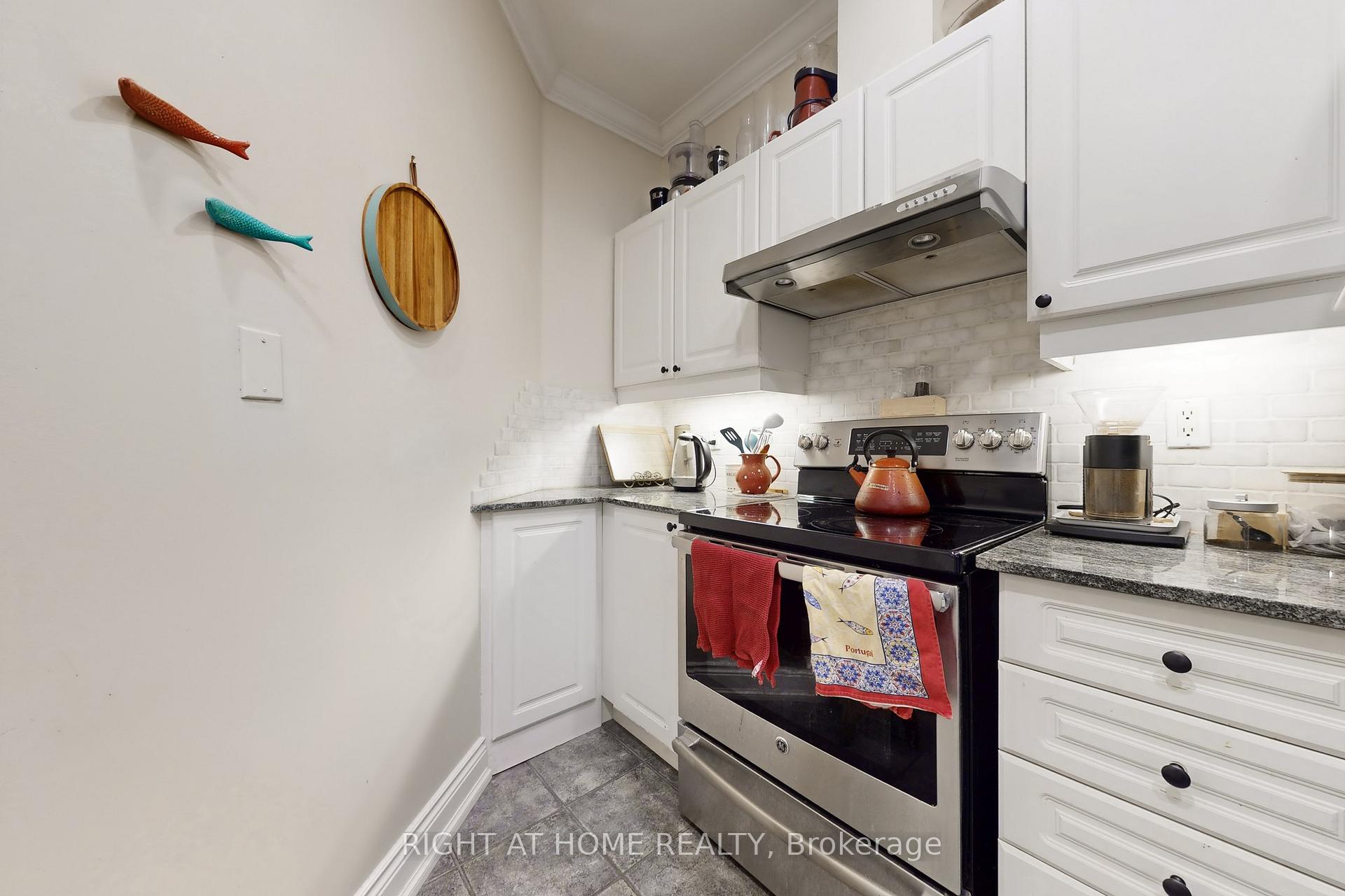 Photo 15 of Unit 308, 1 Leaside Park Drive, Toronto, Thorncliffe Park — HOMEH