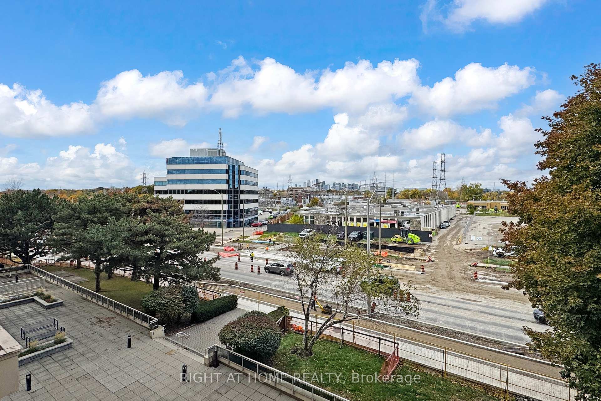 Photo 26 of Unit 308, 1 Leaside Park Drive, Toronto, Thorncliffe Park — HOMEH