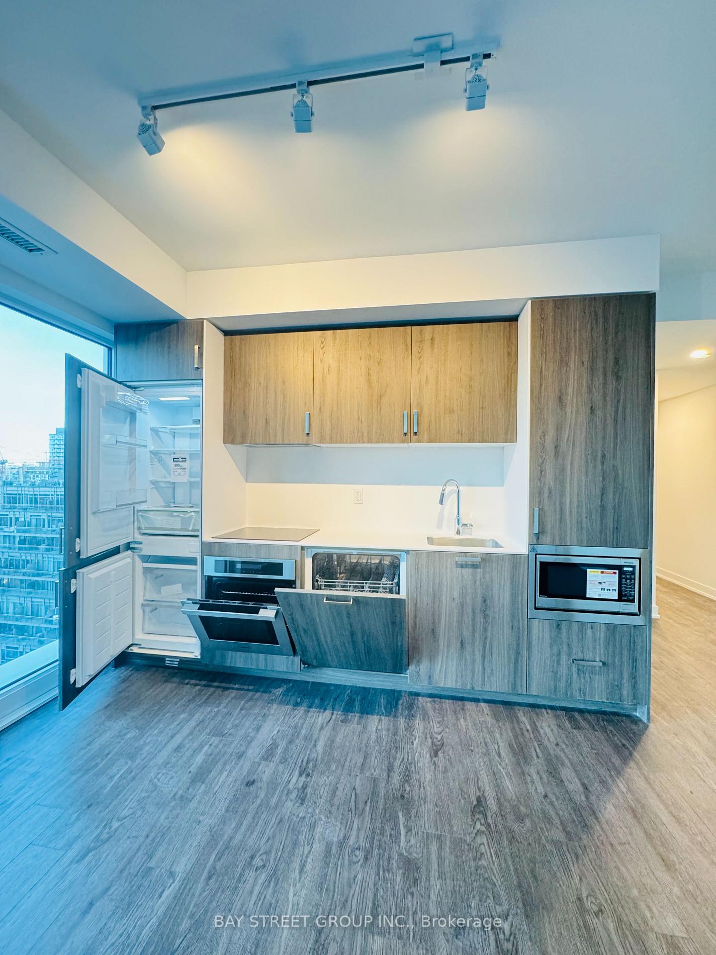 Photo 3 of Unit 1102, 88 Queen Street E, Toronto, Church-Yonge Corridor — HOMEH