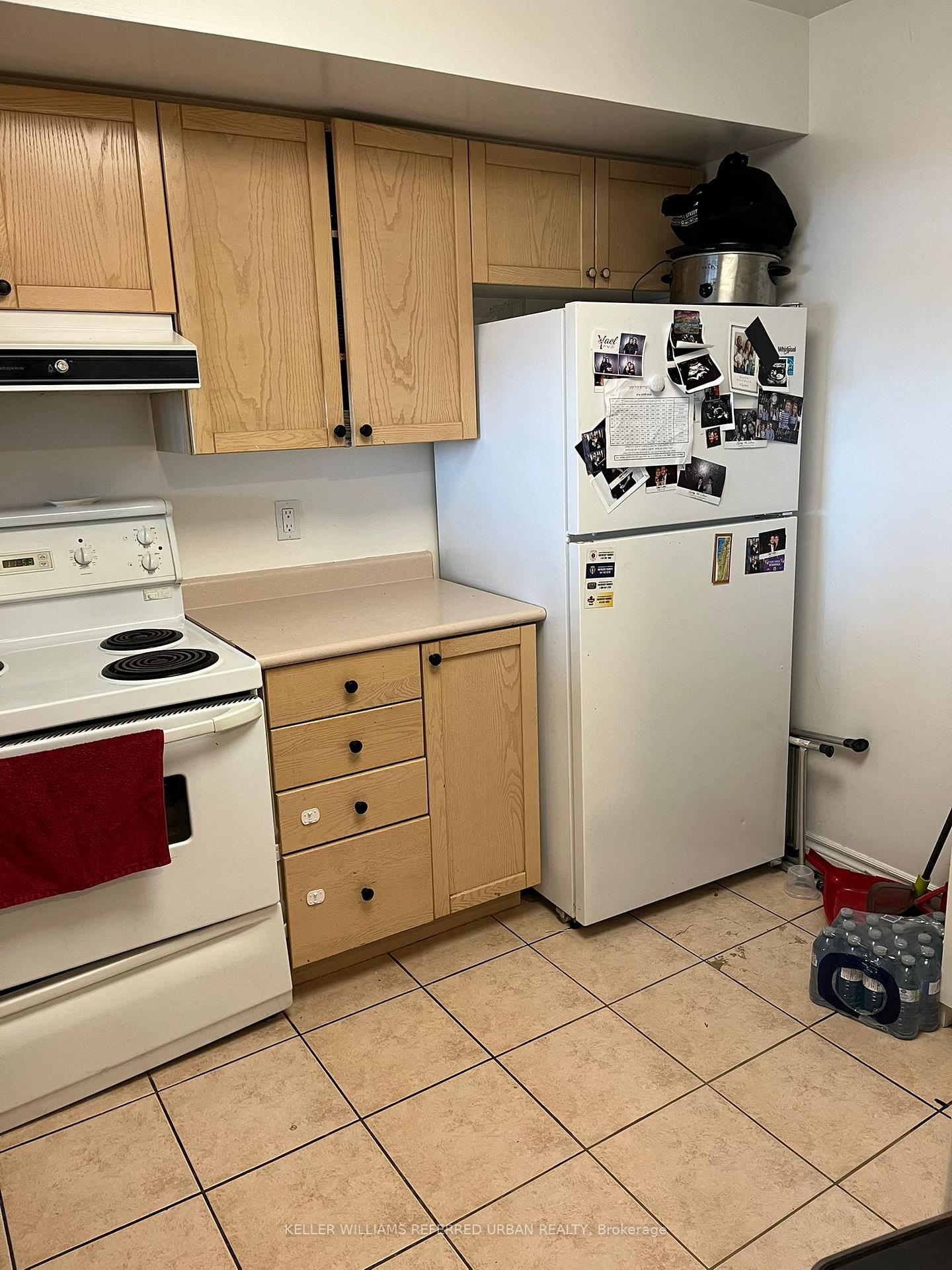 Photo 7 of Unit 1001, 8 Covington Road, Toronto, Englemount-Lawrence — HOMEH