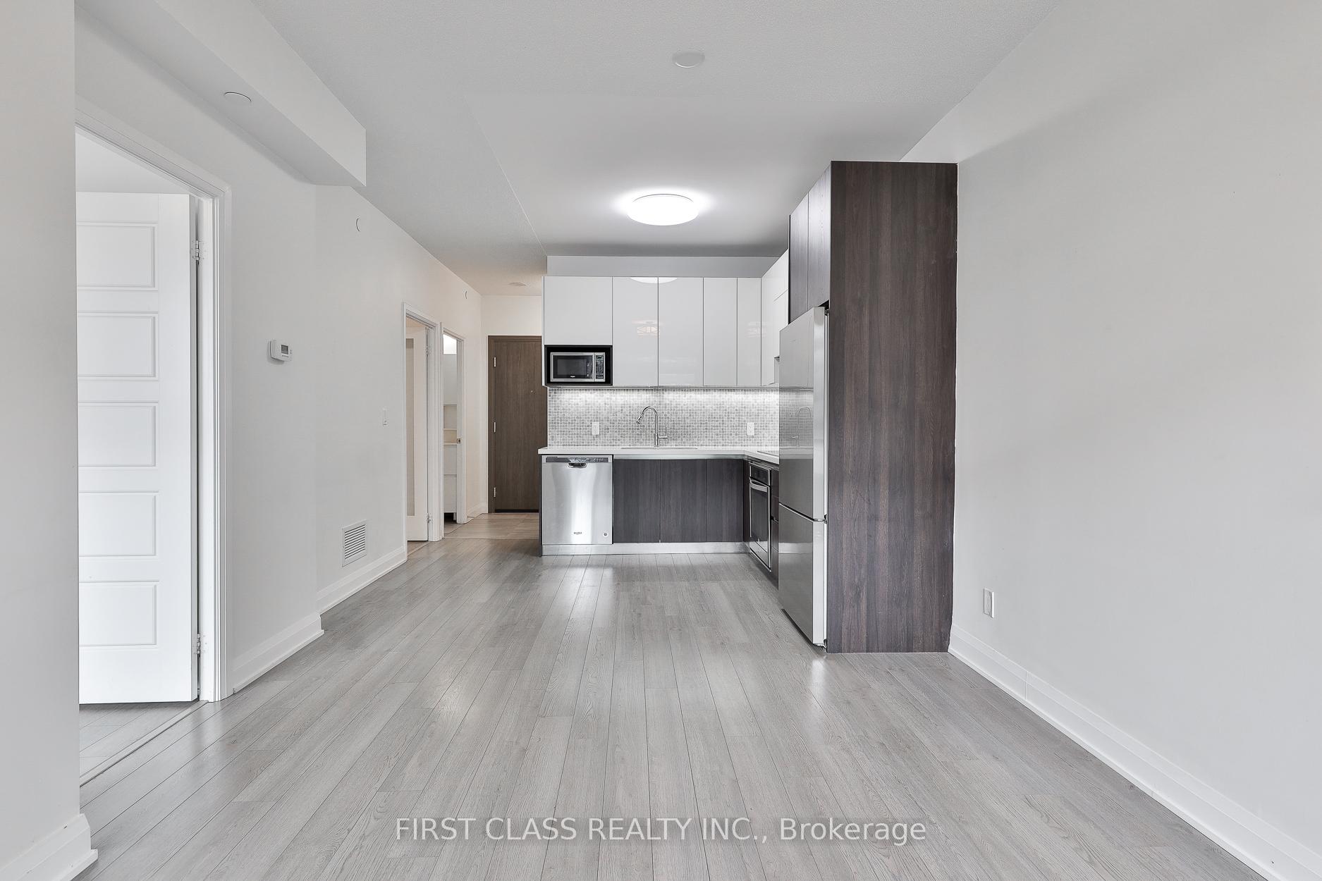 Photo 5 of Unit 305, 25 Water Walk Drive, Markham, Unionville — HOMEH