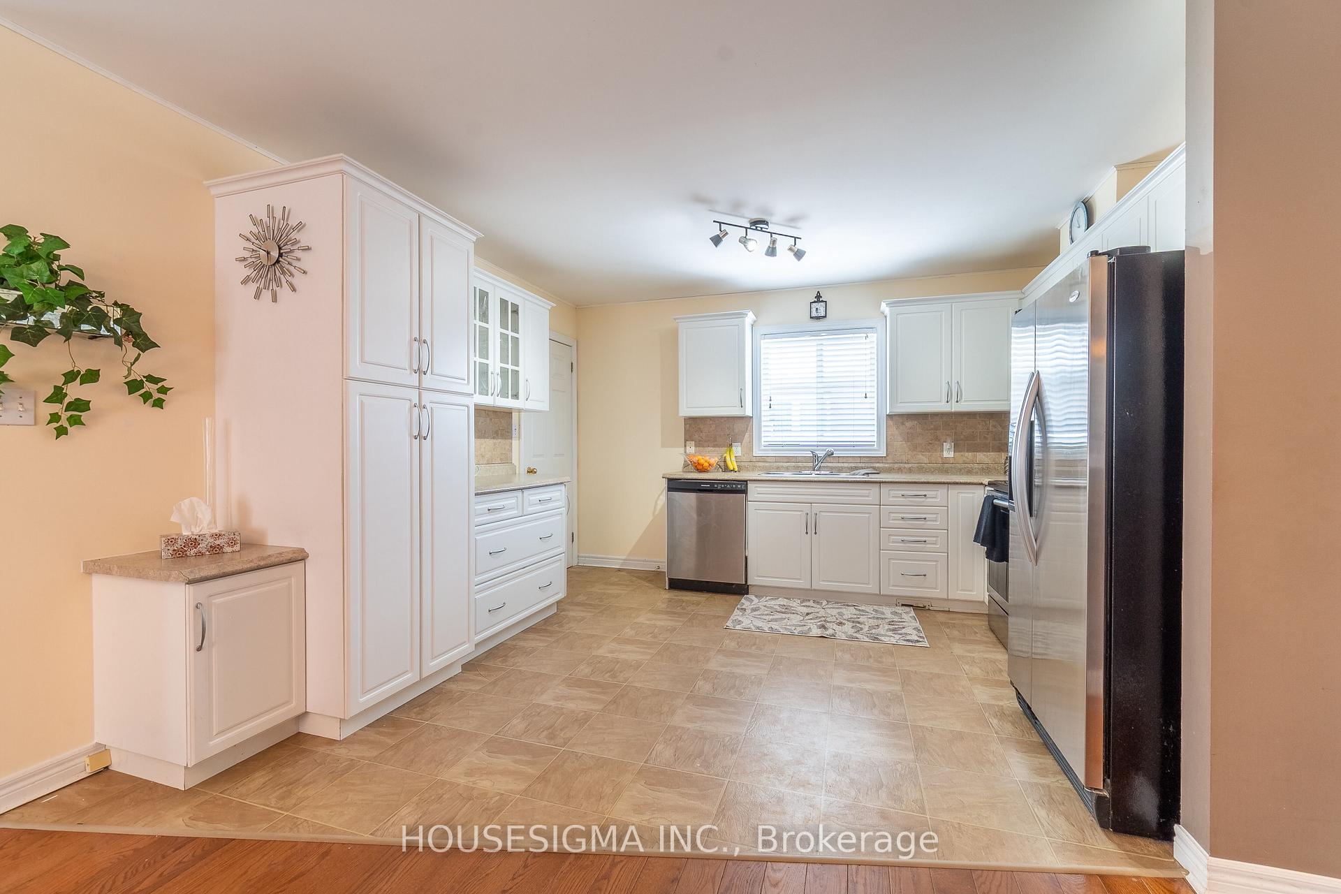 Photo 10 of 194 Bristol Drive, Chatham-Kent, Chatham — HOMEH