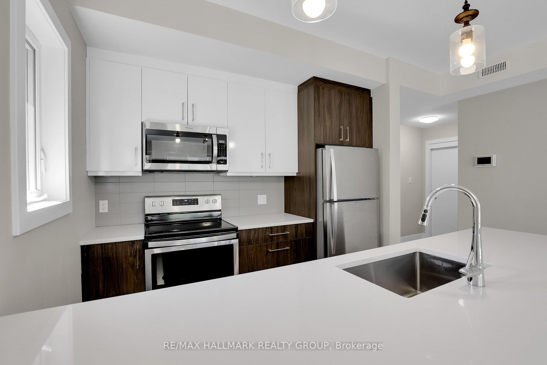 Photo 2 of Unit 1, 694 Roosevelt Avenue, Ottawa, Laurentianview — HOMEH