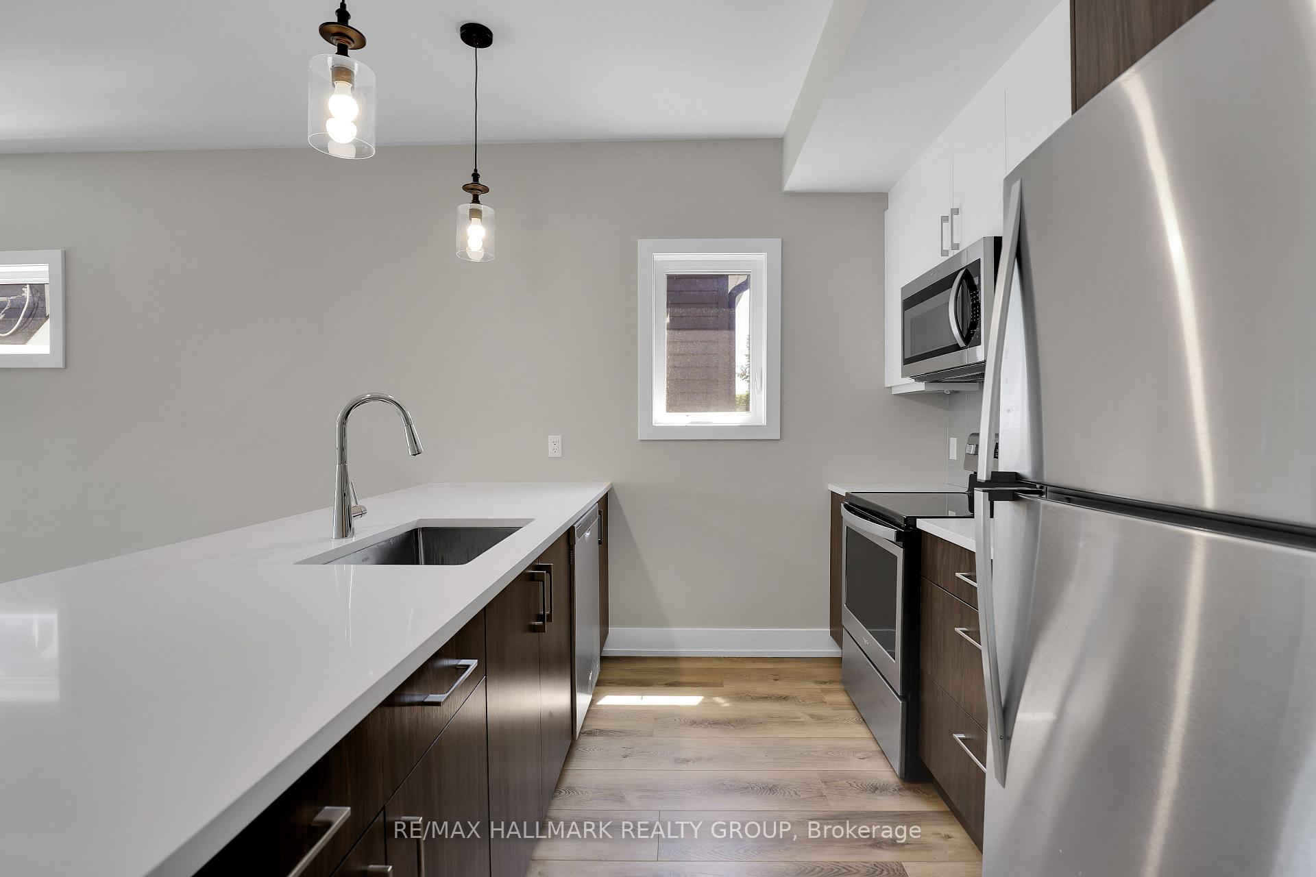 Photo 3 of Unit 1, 694 Roosevelt Avenue, Ottawa, Laurentianview — HOMEH