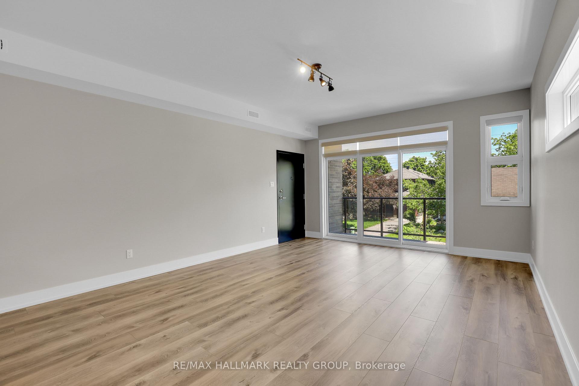 Photo 4 of Unit 1, 694 Roosevelt Avenue, Ottawa, Laurentianview — HOMEH
