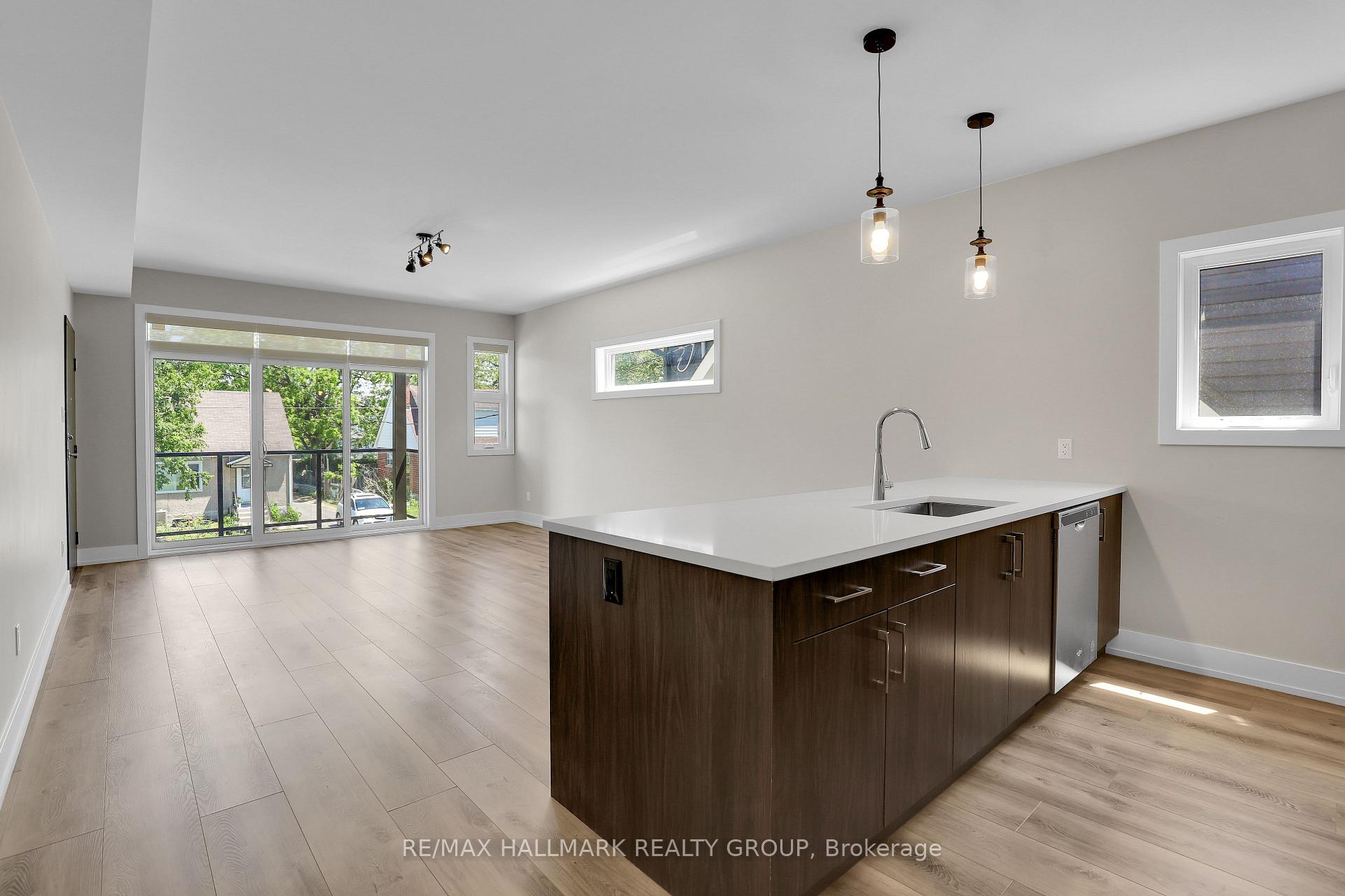 Photo 5 of Unit 1, 694 Roosevelt Avenue, Ottawa, Laurentianview — HOMEH