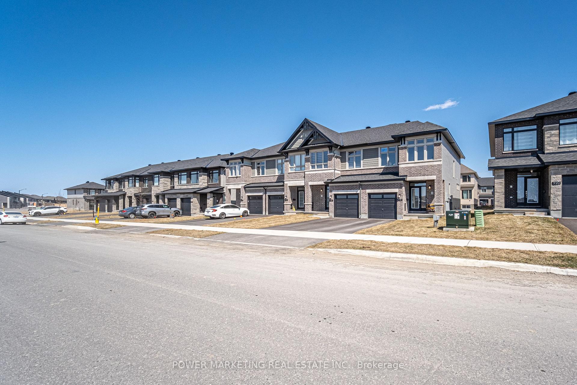 Photo 4 of 918 Brian Good Avenue, Ottawa, Riverside South/Gloucester Glen — HOMEH