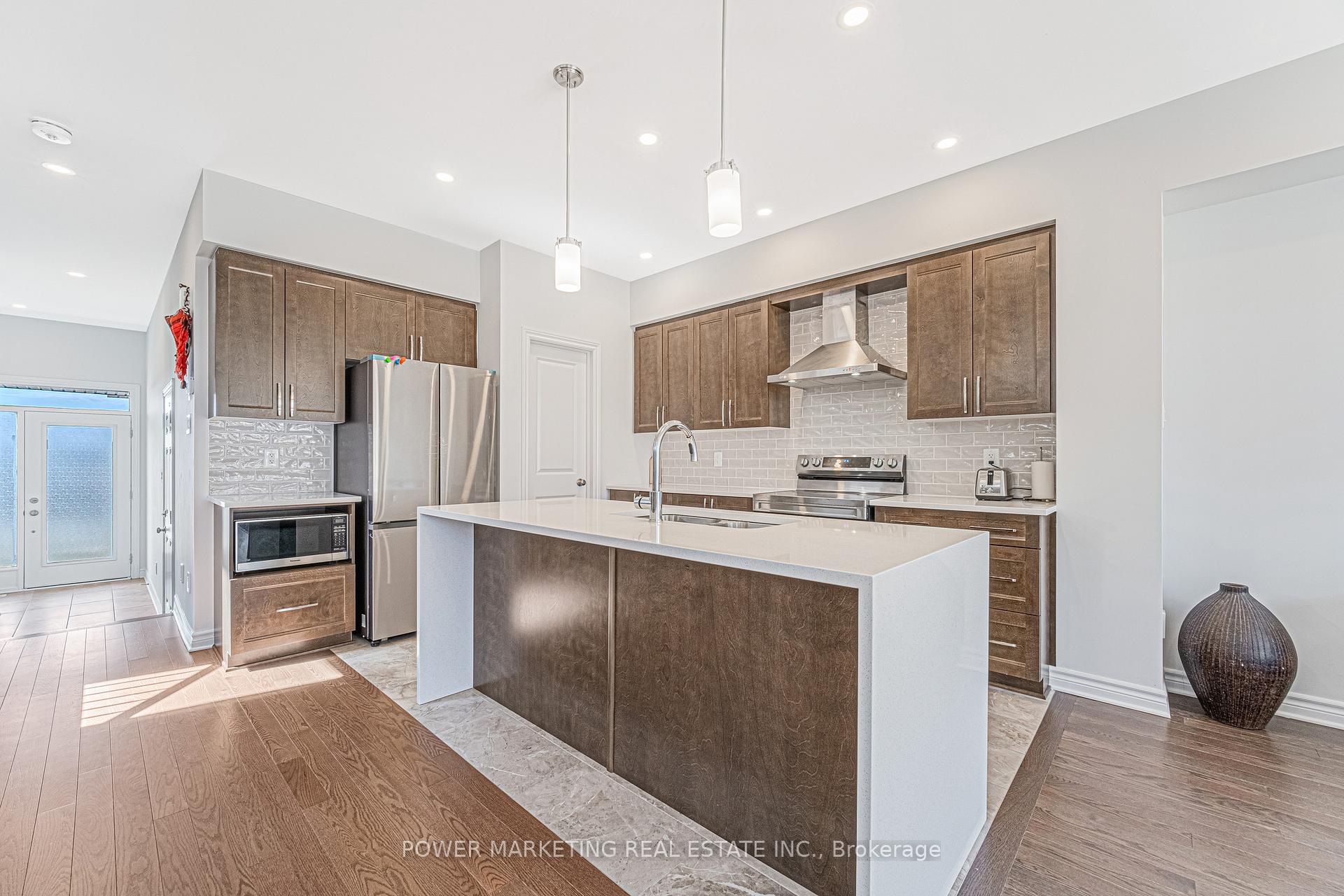 Photo 10 of 918 Brian Good Avenue, Ottawa, Riverside South/Gloucester Glen — HOMEH