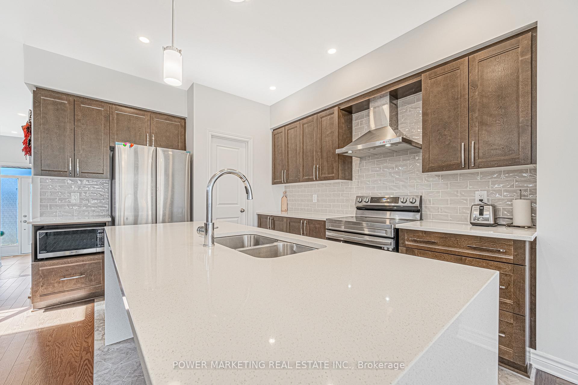 Photo 11 of 918 Brian Good Avenue, Ottawa, Riverside South/Gloucester Glen — HOMEH