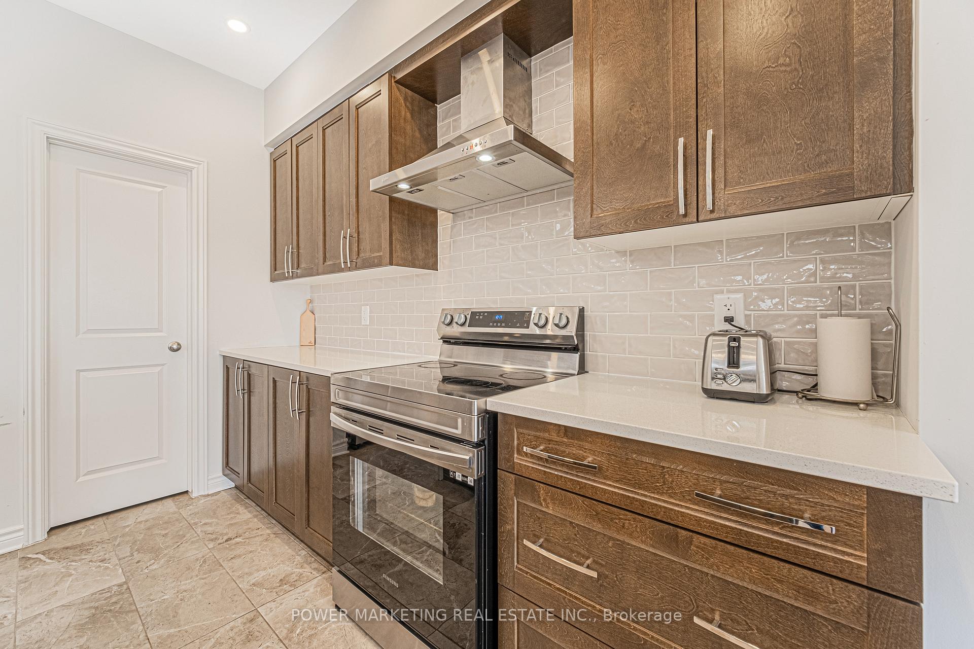 Photo 12 of 918 Brian Good Avenue, Ottawa, Riverside South/Gloucester Glen — HOMEH