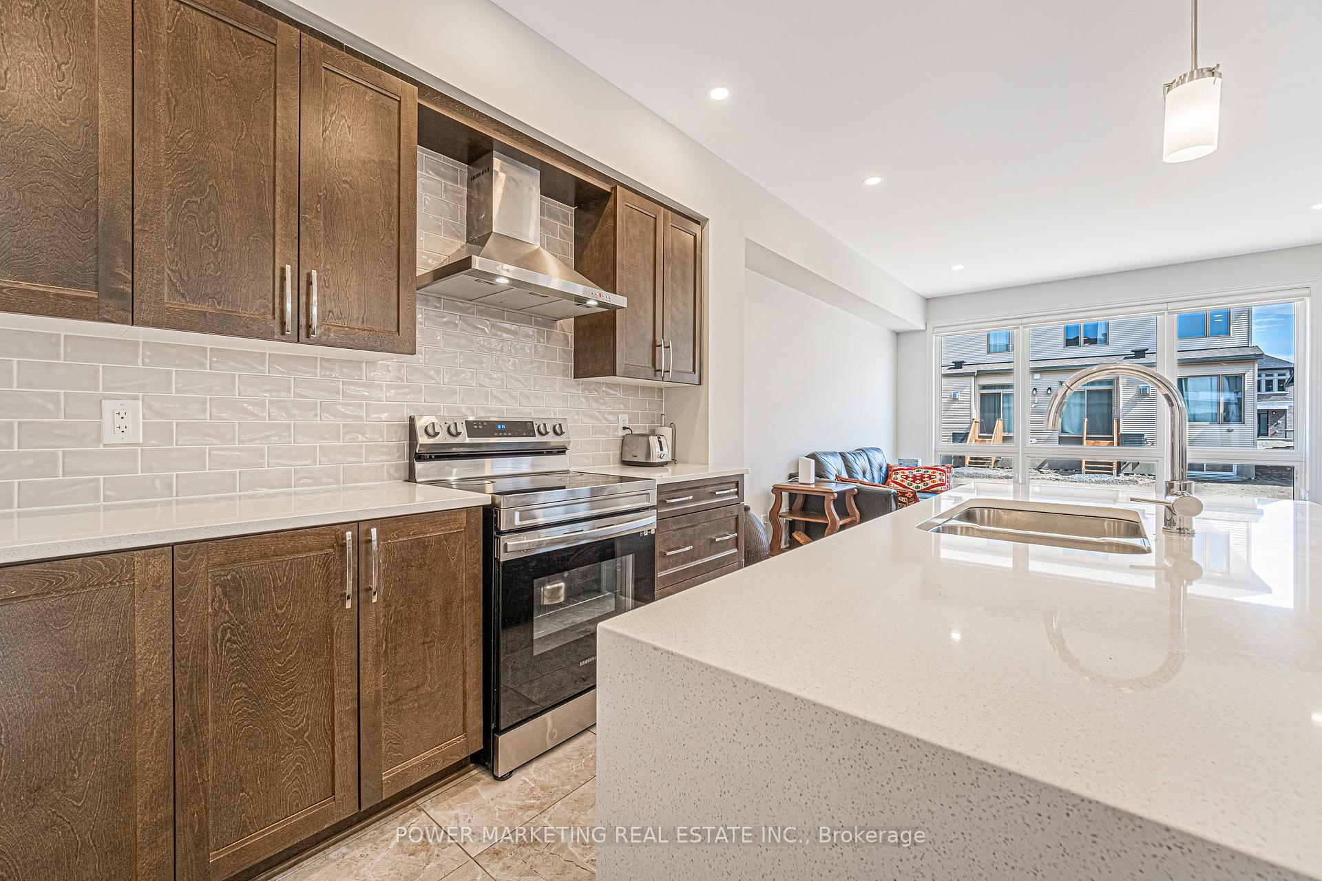 Photo 13 of 918 Brian Good Avenue, Ottawa, Riverside South/Gloucester Glen — HOMEH