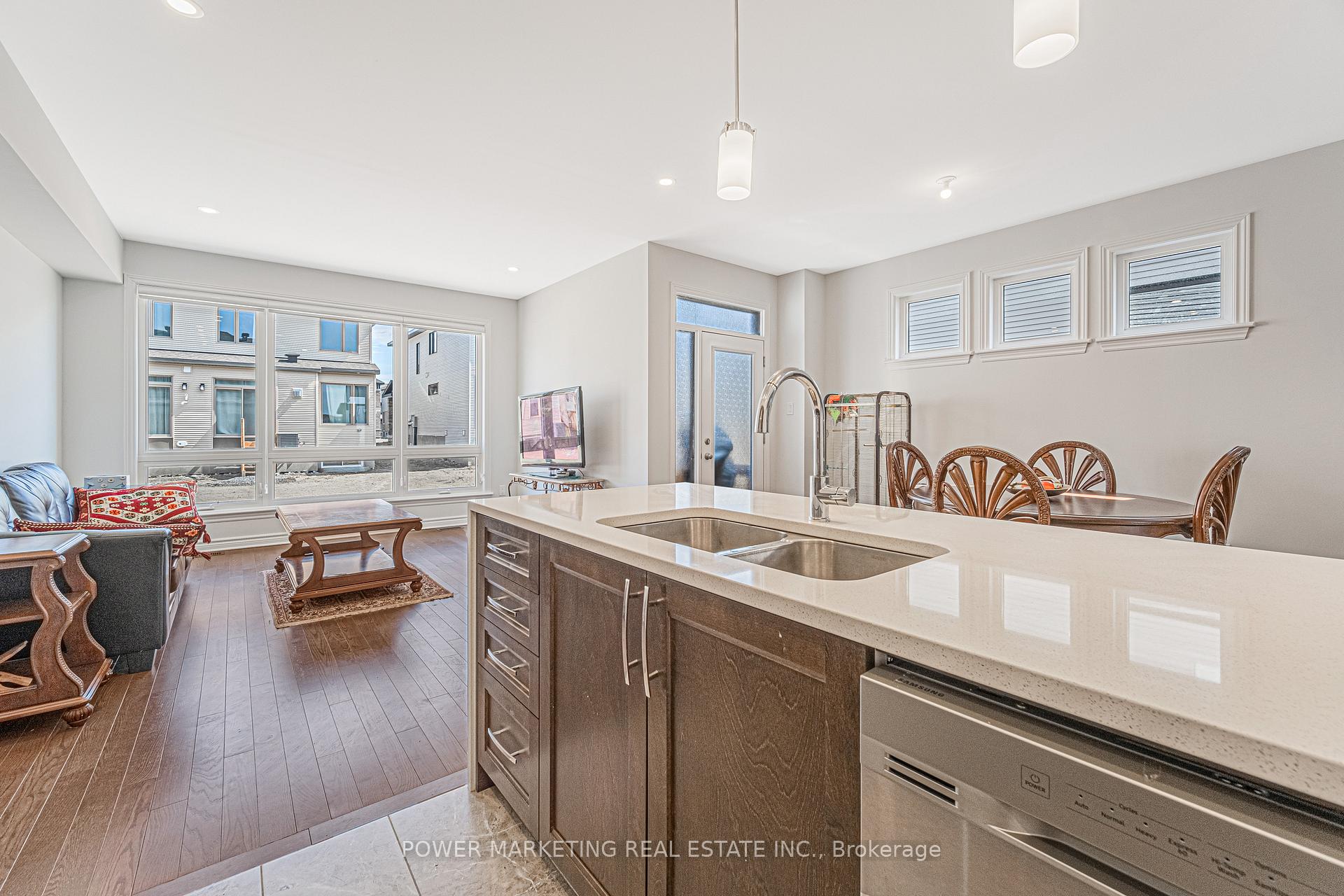 Photo 15 of 918 Brian Good Avenue, Ottawa, Riverside South/Gloucester Glen — HOMEH