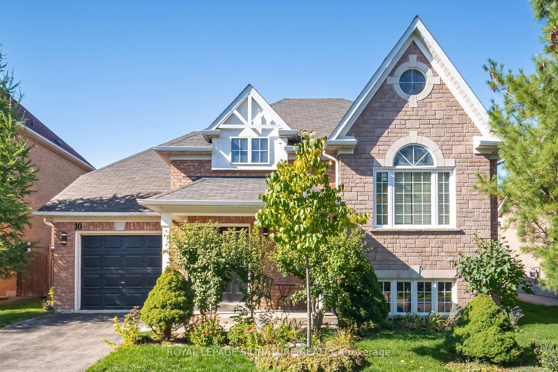Photo 2 of 10 Banks Drive, Brampton, Vales of Castlemore — HOMEH