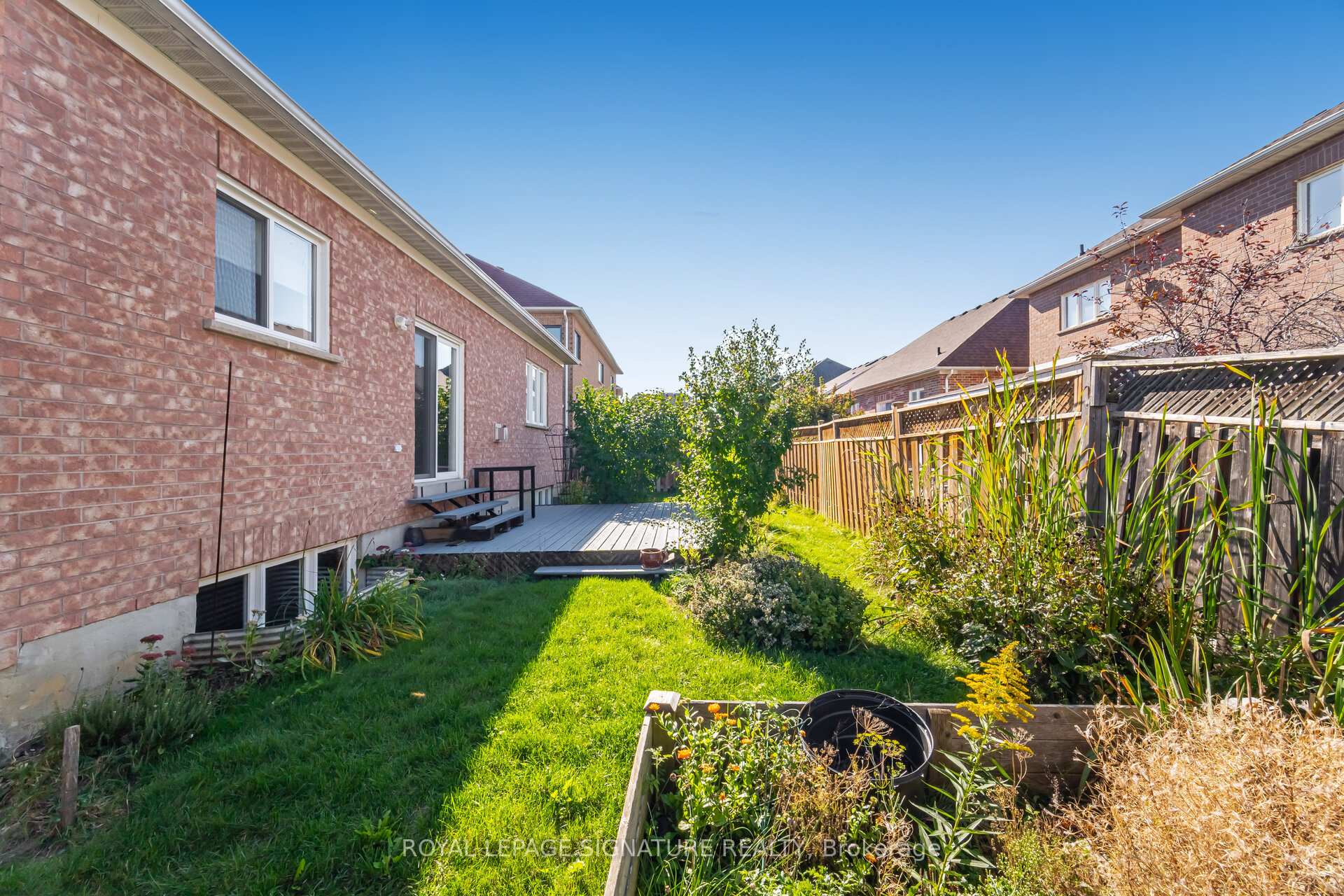 Photo 34 of 10 Banks Drive, Brampton, Vales of Castlemore — HOMEH