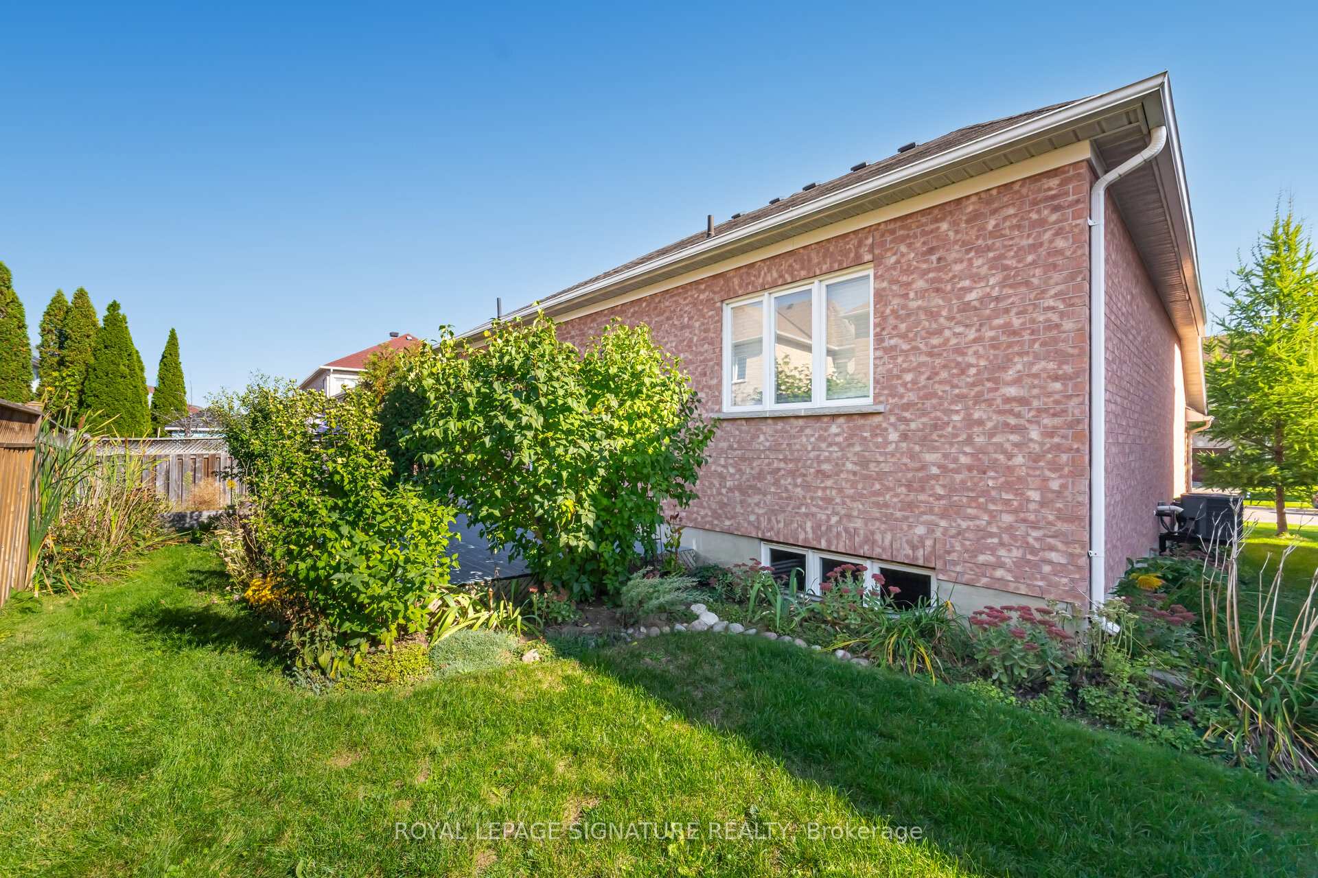 Photo 35 of 10 Banks Drive, Brampton, Vales of Castlemore — HOMEH