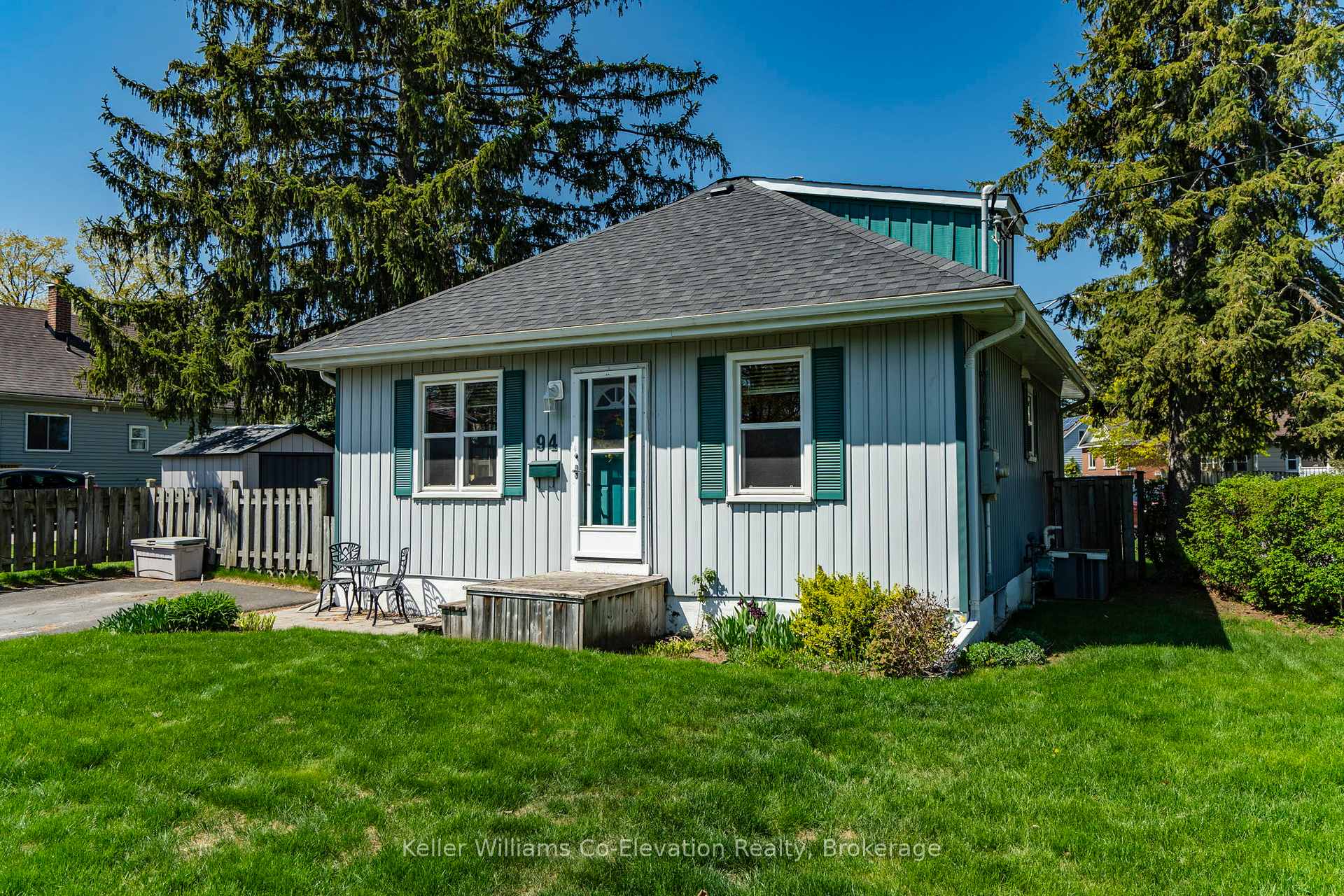 Photo 4 of 94 Innisfil Street, Barrie, Sanford — HOMEH