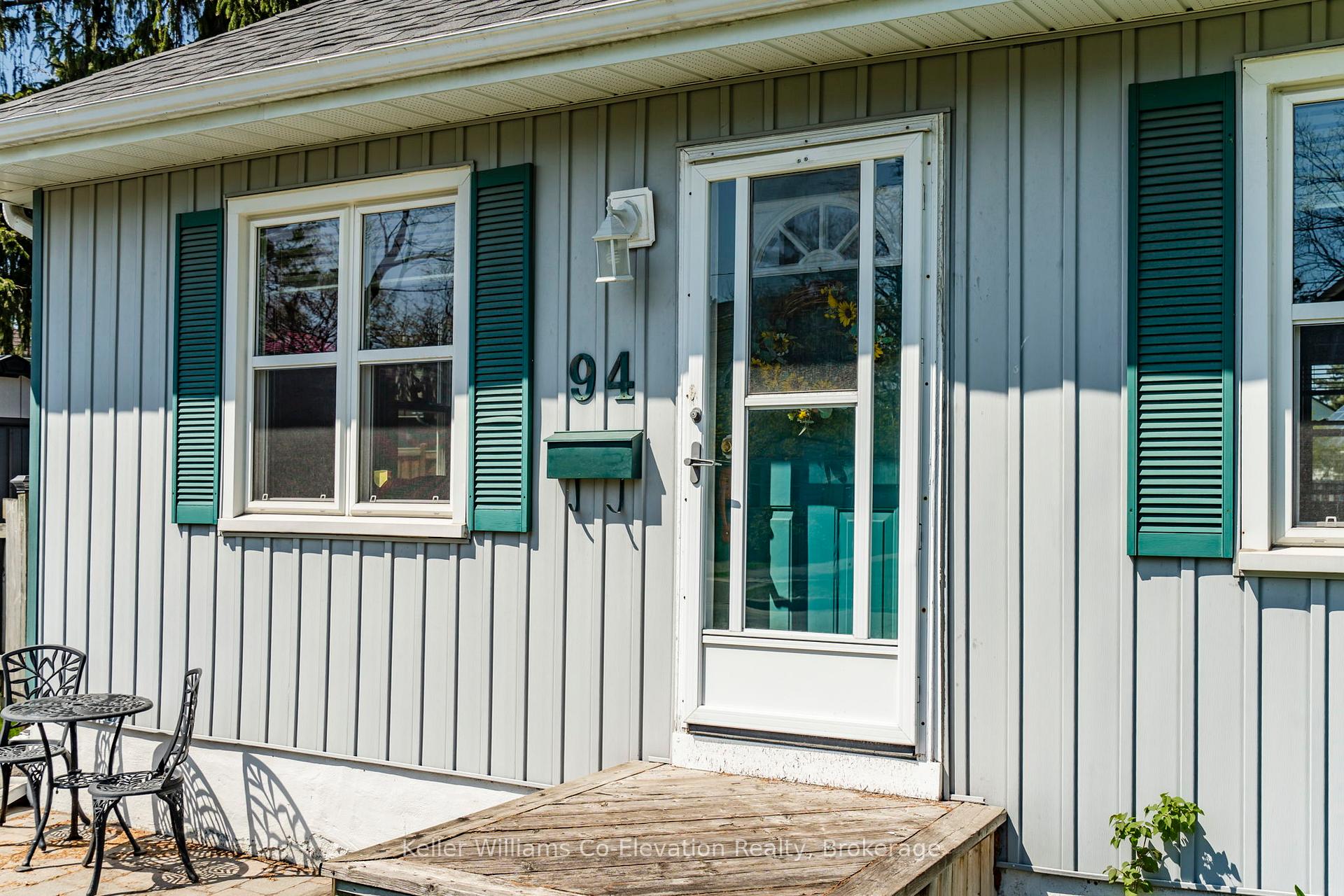Photo 5 of 94 Innisfil Street, Barrie, Sanford — HOMEH
