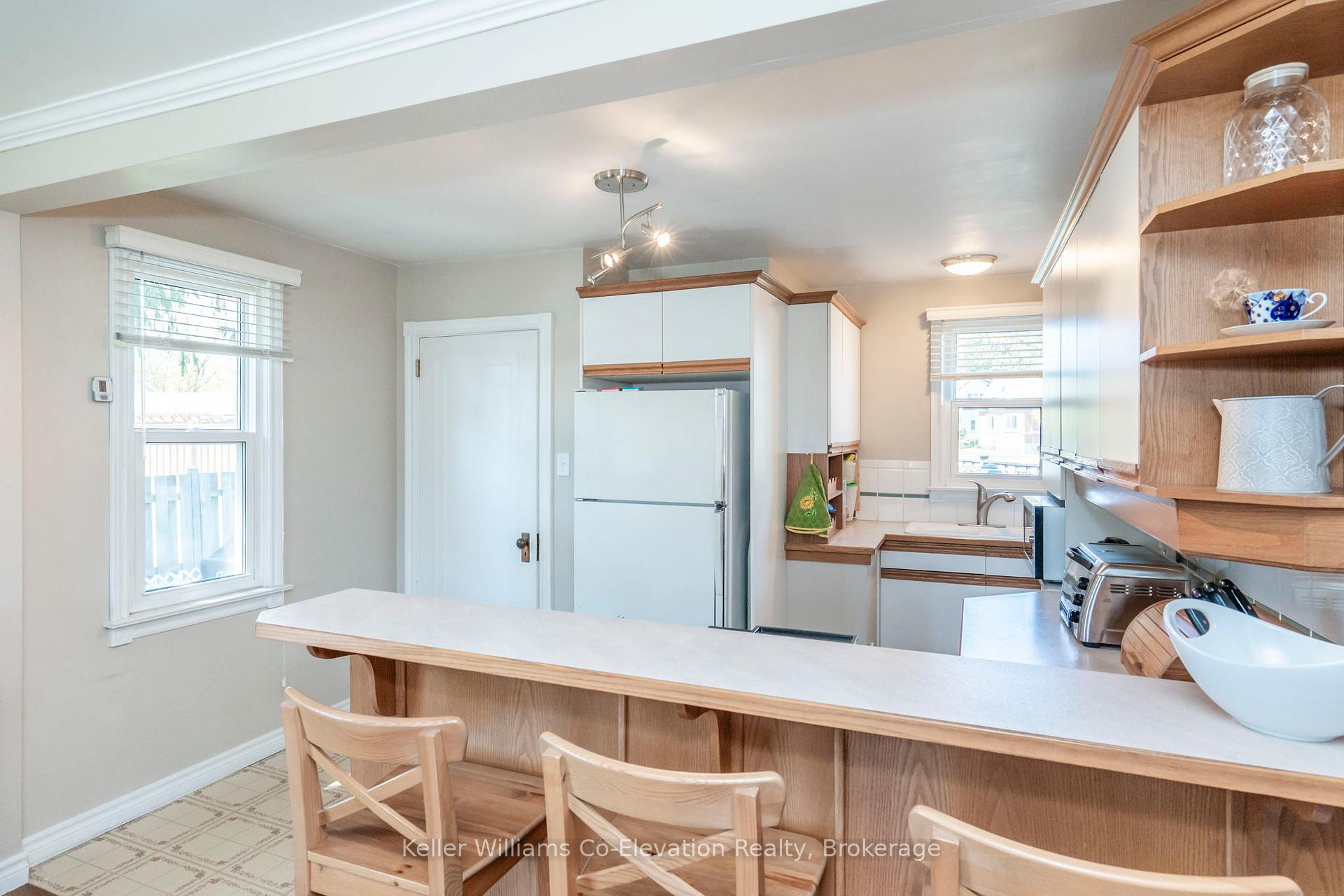 Photo 7 of 94 Innisfil Street, Barrie, Sanford — HOMEH