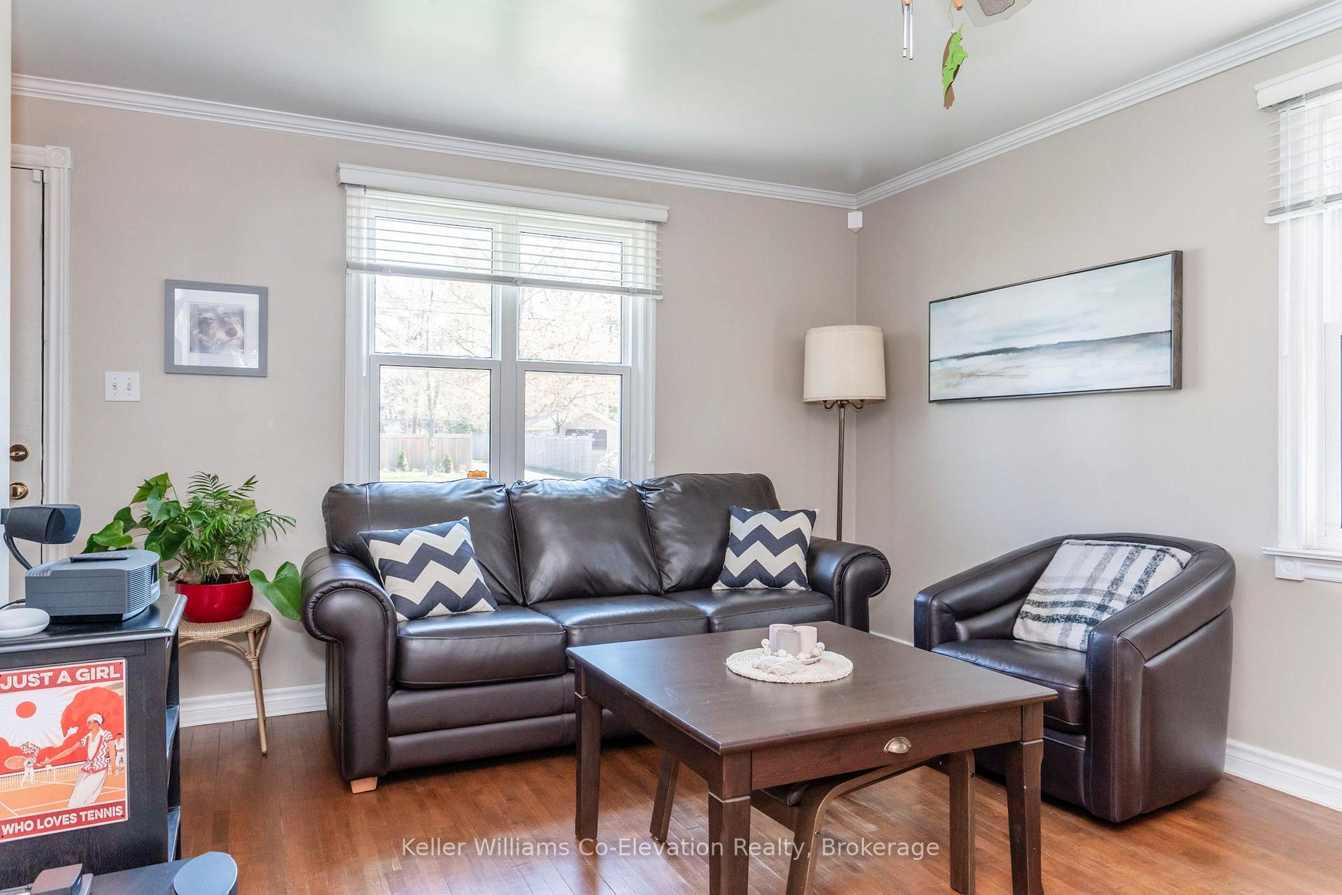 Photo 12 of 94 Innisfil Street, Barrie, Sanford — HOMEH