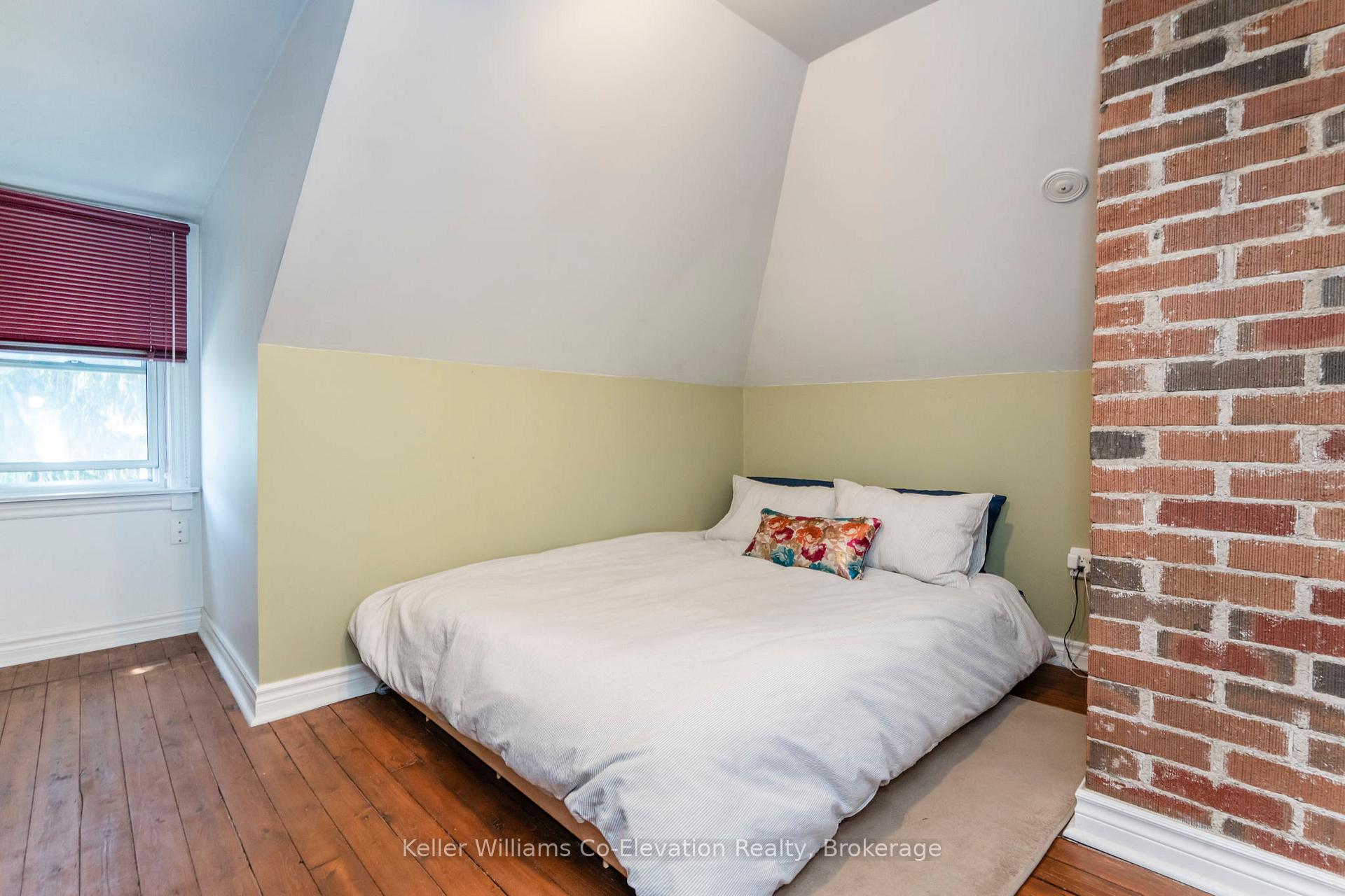 Photo 21 of 94 Innisfil Street, Barrie, Sanford — HOMEH
