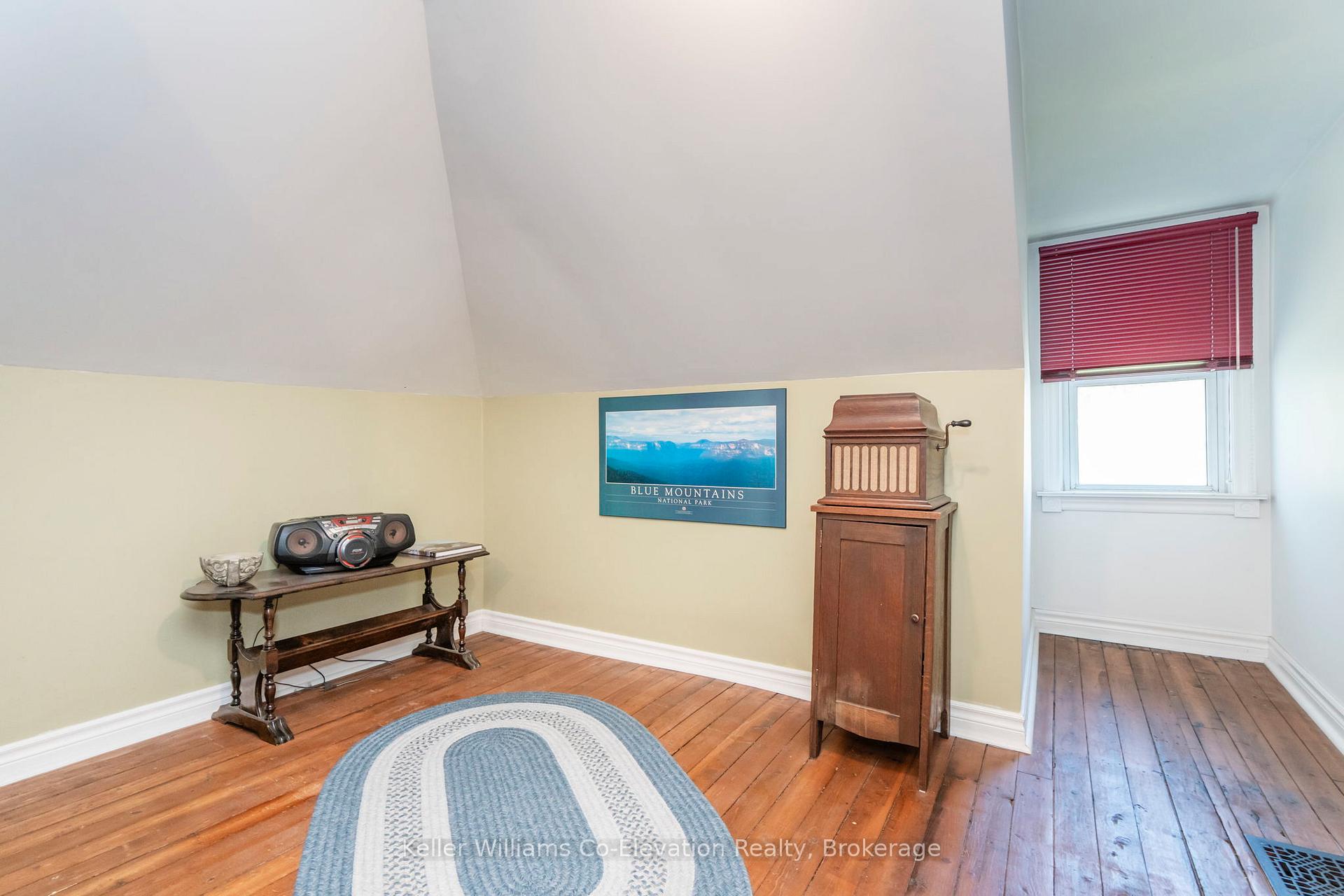 Photo 22 of 94 Innisfil Street, Barrie, Sanford — HOMEH