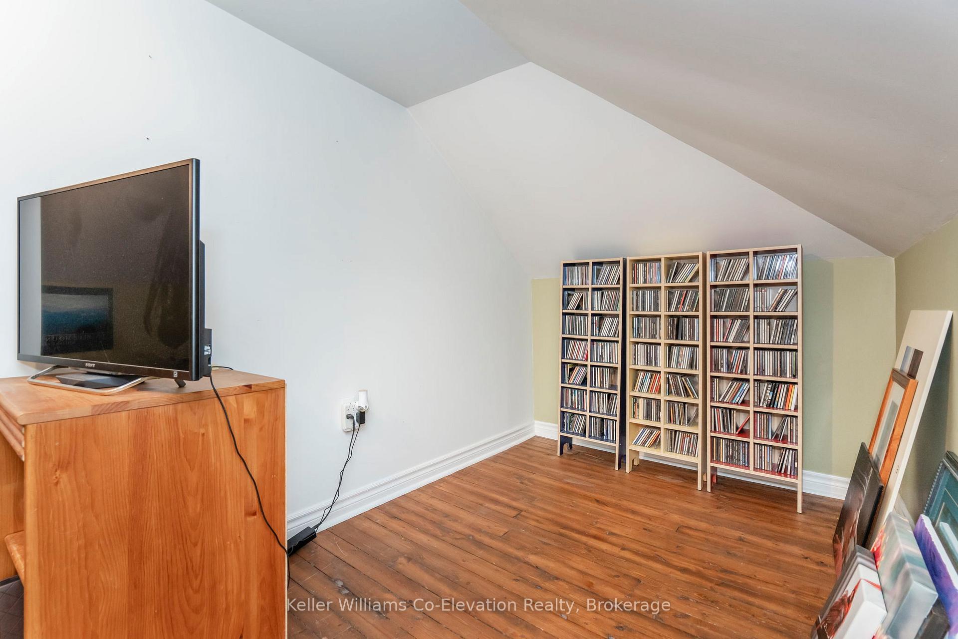 Photo 25 of 94 Innisfil Street, Barrie, Sanford — HOMEH
