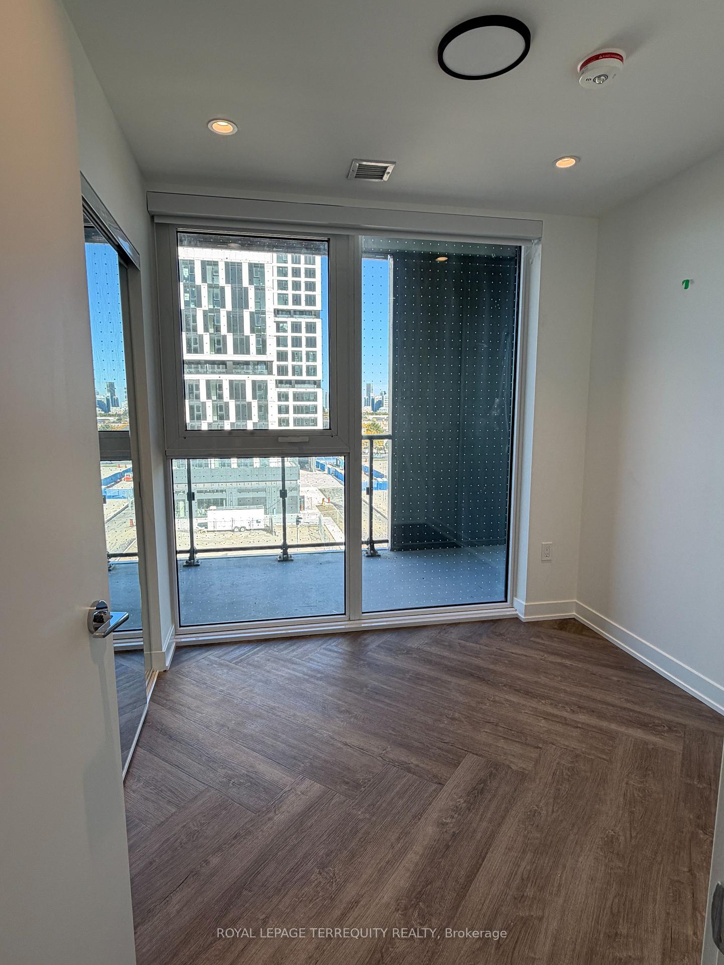 Photo 6 of Unit 402, 1037 The Queensway, Etobicoke, Islington-City Centre West — HOMEH