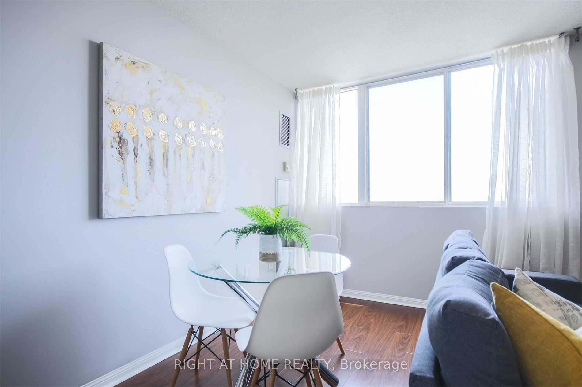 Photo 6 of Unit 2207, 101 Subway Crescent, Etobicoke, Islington-City Centre West — HOMEH