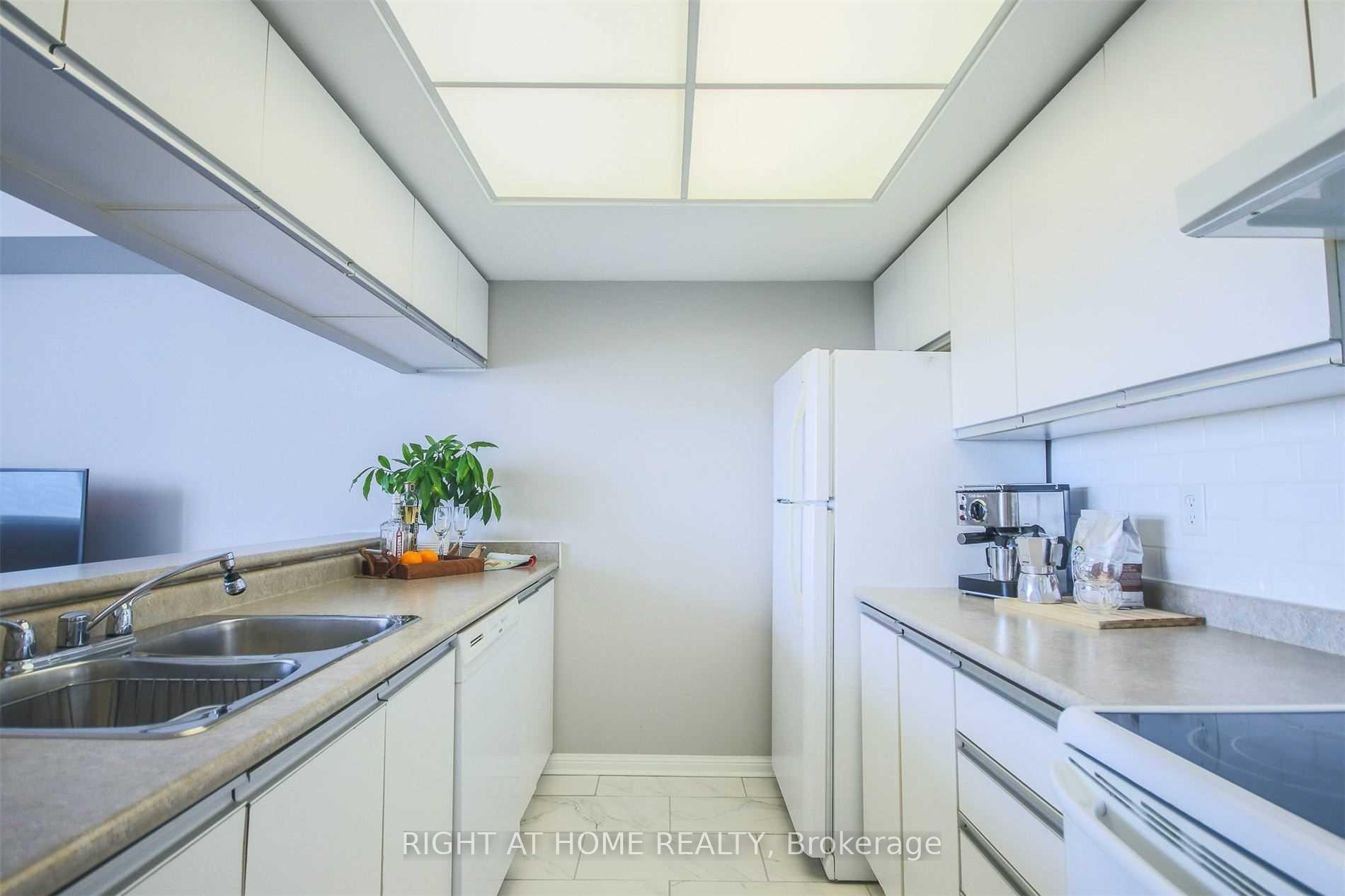 Photo 9 of Unit 2207, 101 Subway Crescent, Etobicoke, Islington-City Centre West — HOMEH