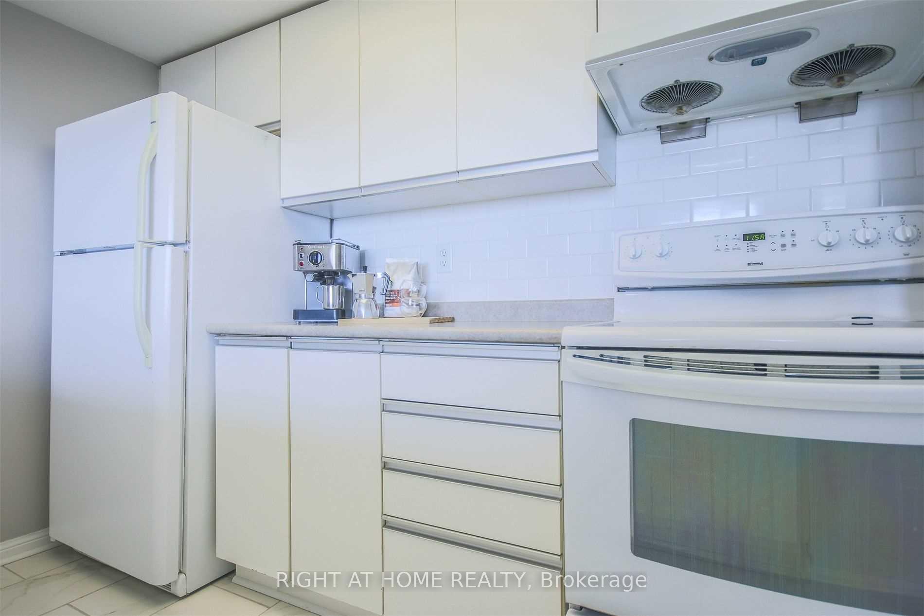 Photo 10 of Unit 2207, 101 Subway Crescent, Etobicoke, Islington-City Centre West — HOMEH