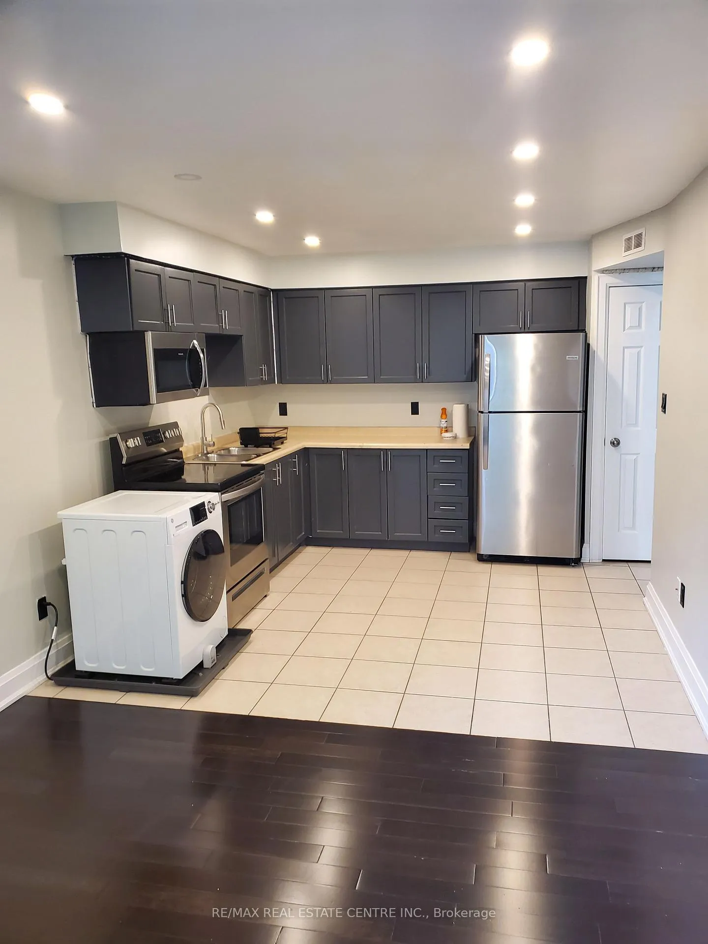 Photo 3 of Unit 310, 28 Victoria Avenue, Hamilton, Landsdale — HOMEH