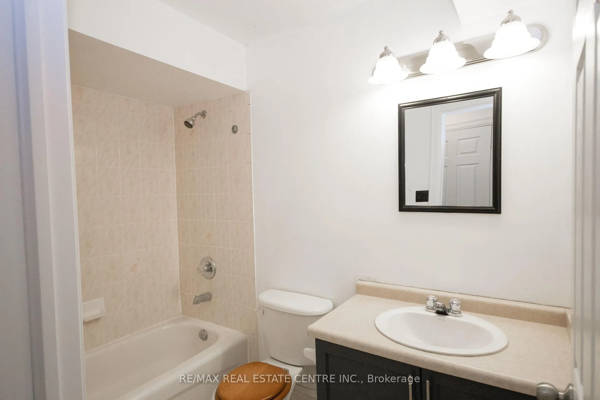 Photo 10 of Unit 310, 28 Victoria Avenue, Hamilton, Landsdale — HOMEH