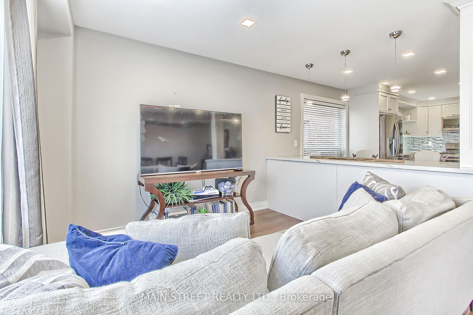 Photo 12 of 161 Primeau Drive, Aurora, Aurora Grove — HOMEH