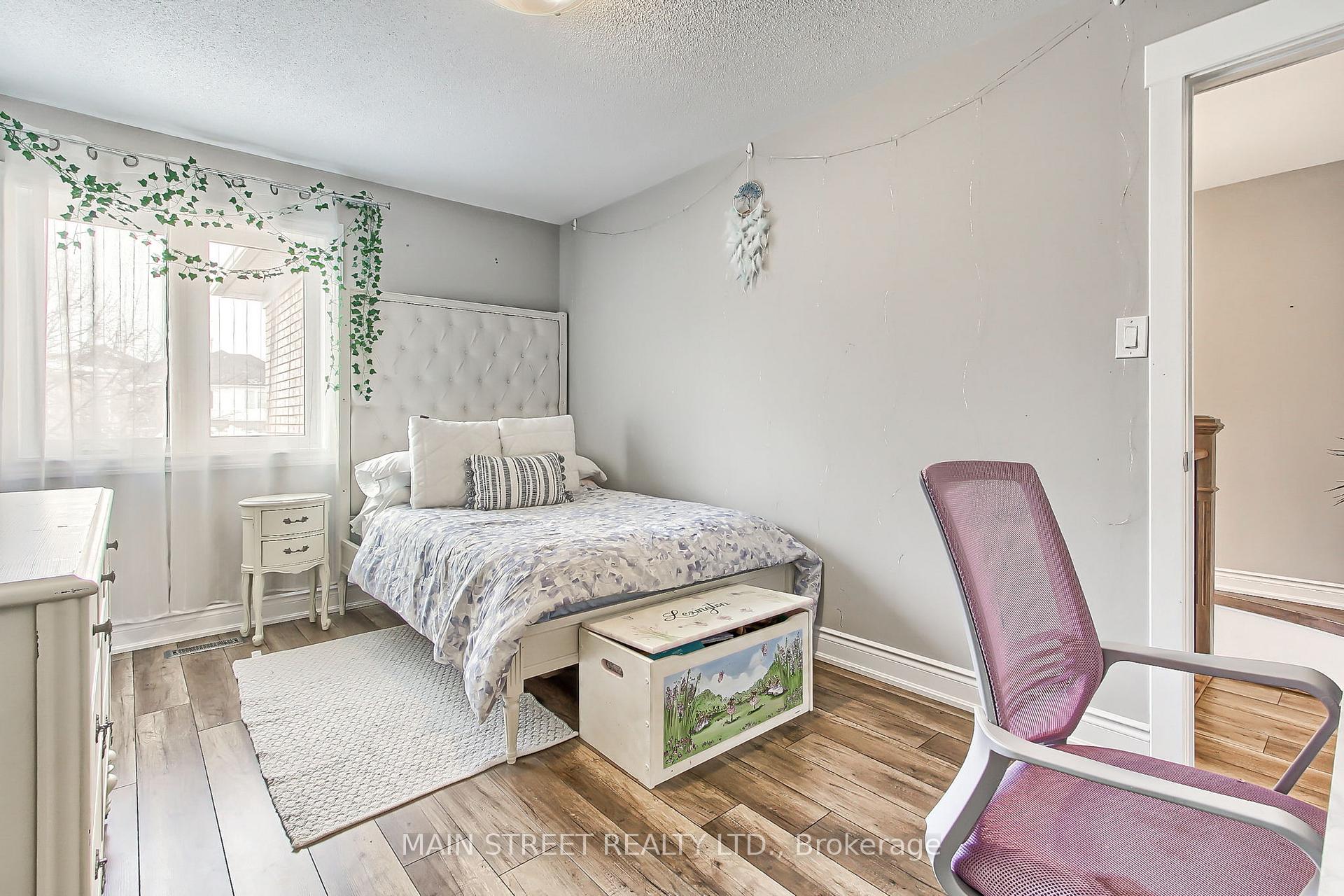 Photo 24 of 161 Primeau Drive, Aurora, Aurora Grove — HOMEH
