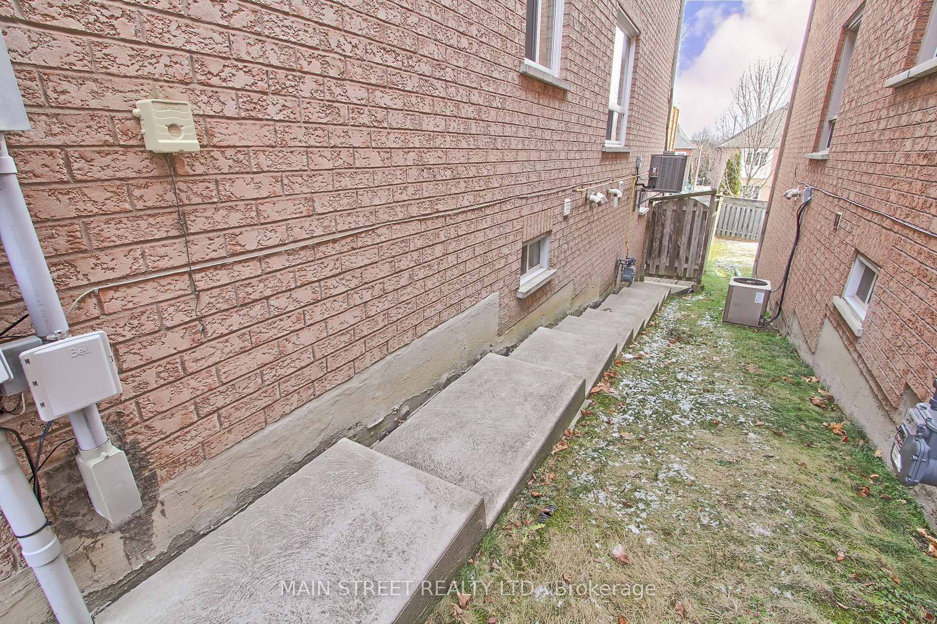 Photo 38 of 161 Primeau Drive, Aurora, Aurora Grove — HOMEH