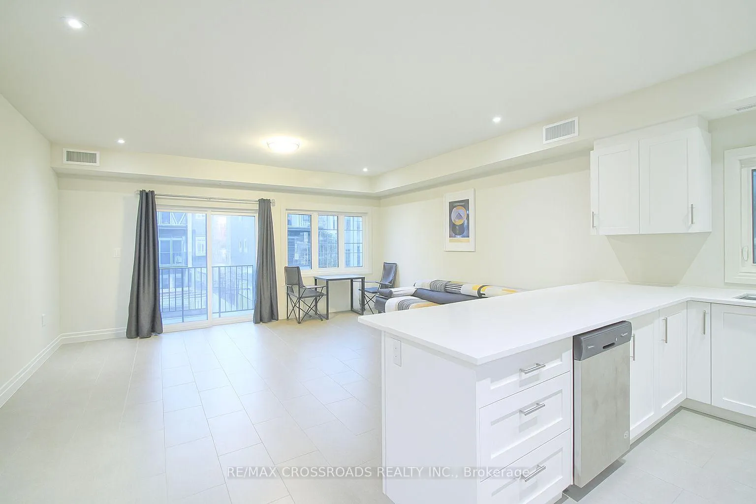 Photo 2 of Unit 404, 233 Watson Avenue, Windsor — HOMEH