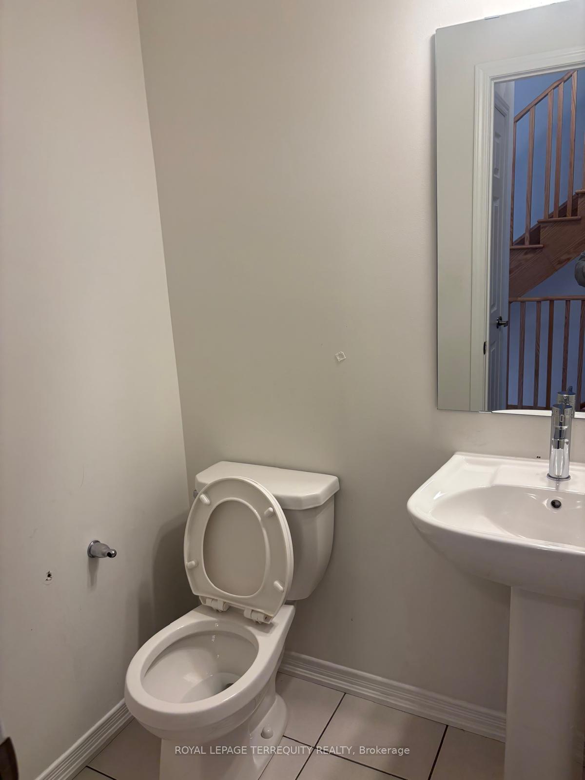 Photo 9 of Unit 118, 2557 Barbarolli Path, Oshawa, Windfields — HOMEH