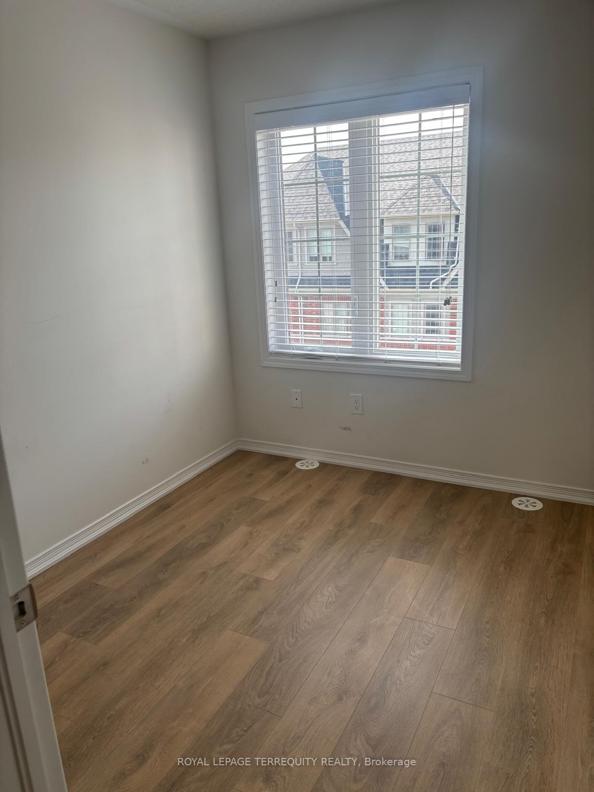 Photo 14 of Unit 118, 2557 Barbarolli Path, Oshawa, Windfields — HOMEH