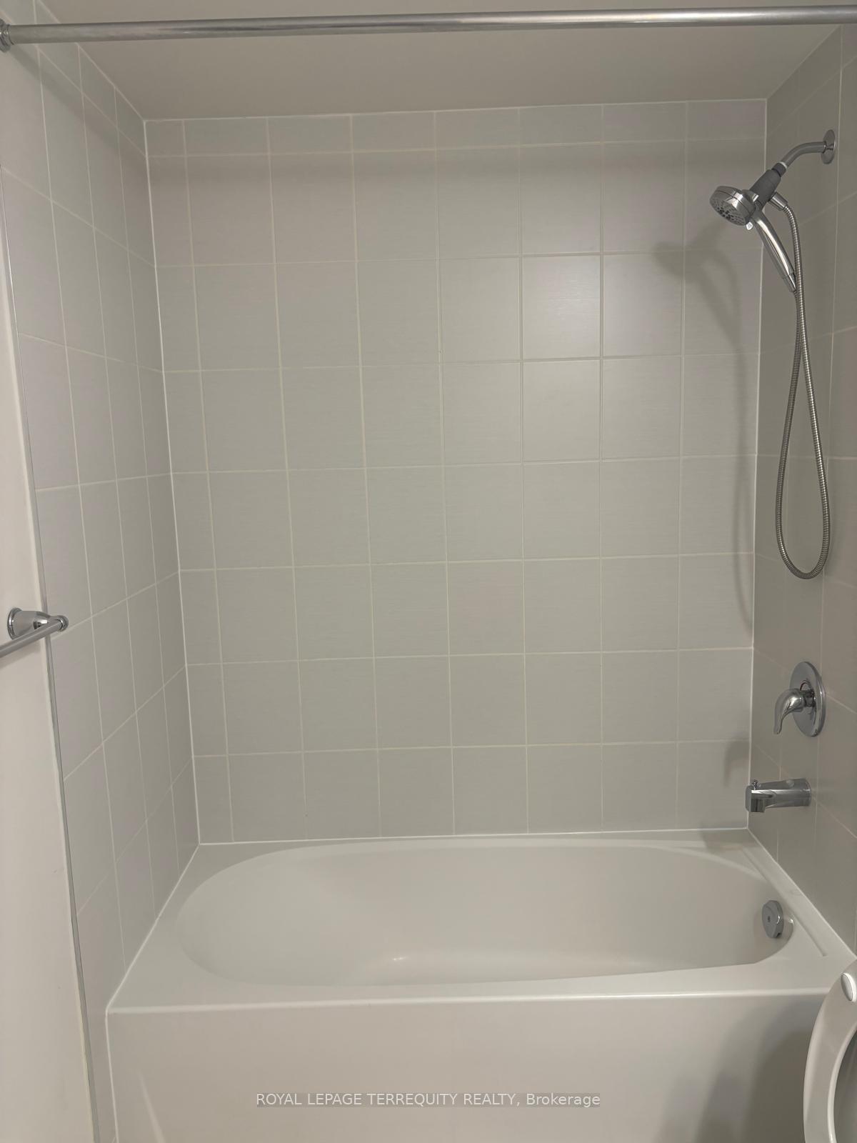 Photo 18 of Unit 118, 2557 Barbarolli Path, Oshawa, Windfields — HOMEH