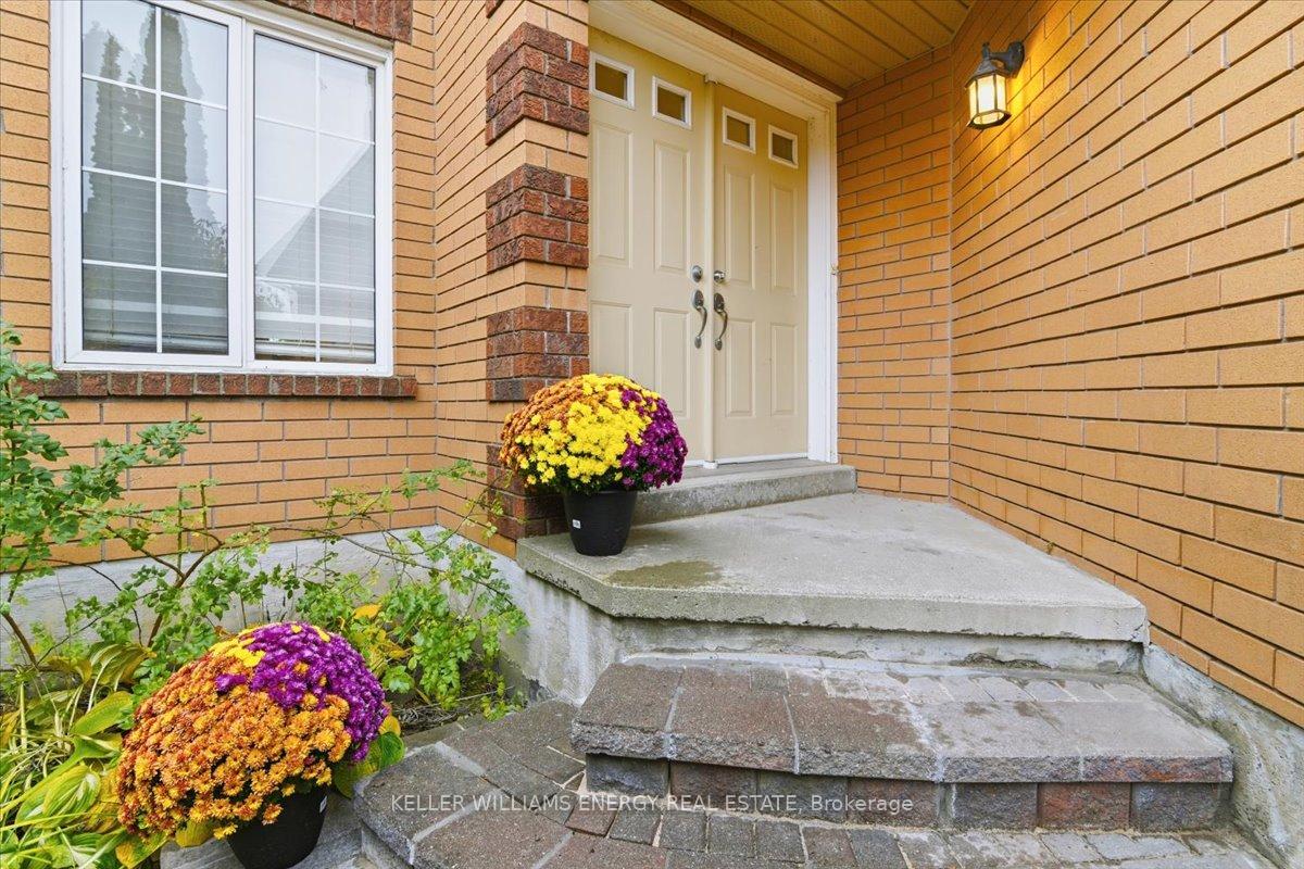 Photo 4 of 96 John Walter Crescent, Clarington, Courtice — HOMEH