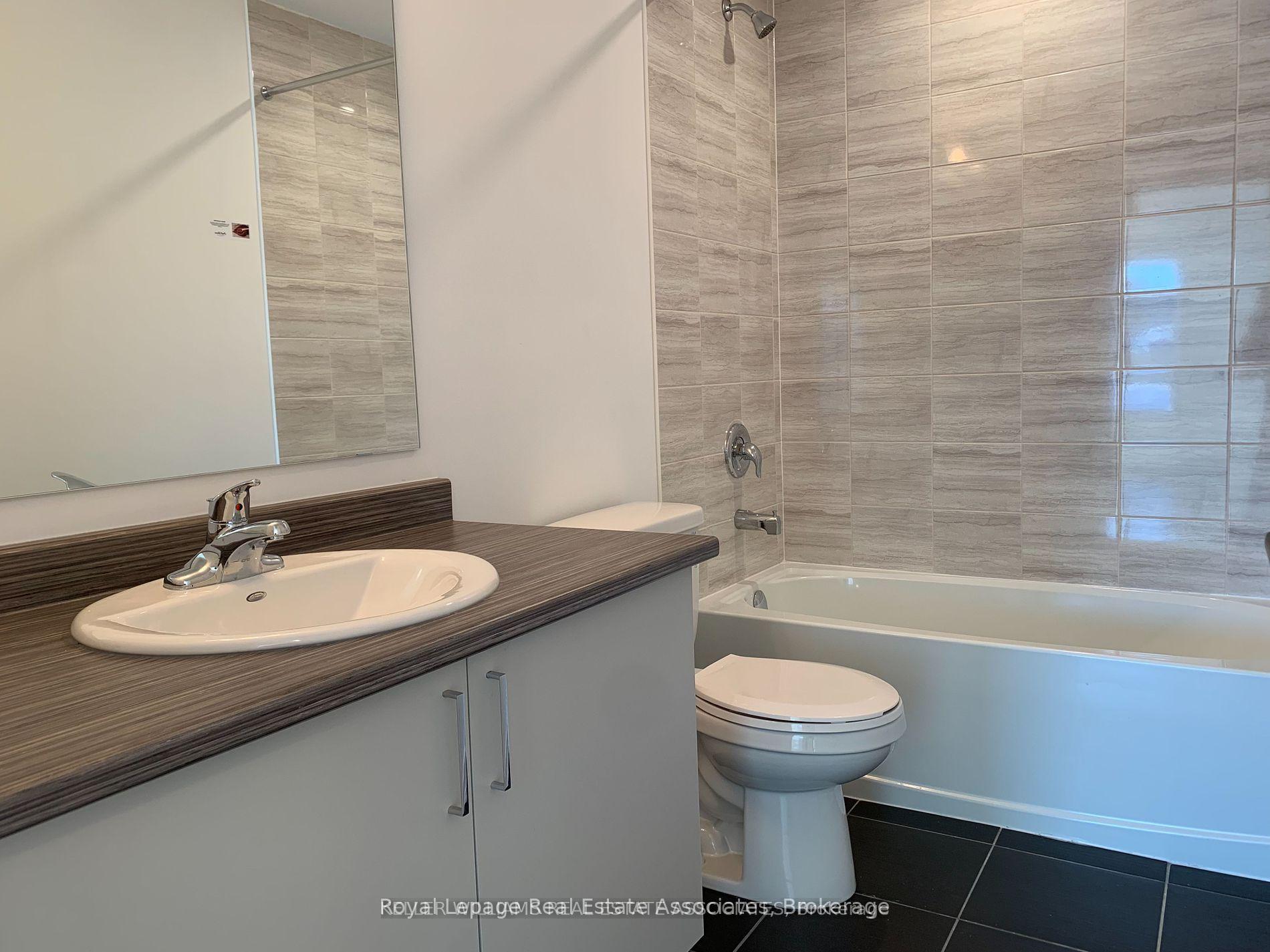 Photo 13 of Unit 406, 10 Culinary Lane, Barrie, Innis-Shore — HOMEH