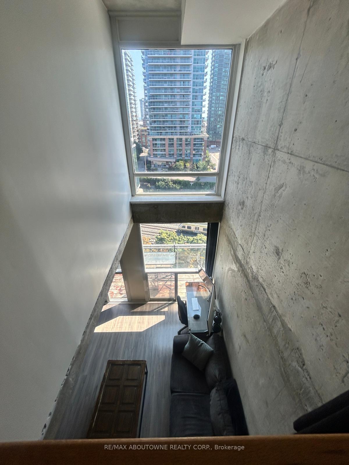Photo 3 of Unit 1005, 1029 King Street W, Toronto, Niagara — HOMEH