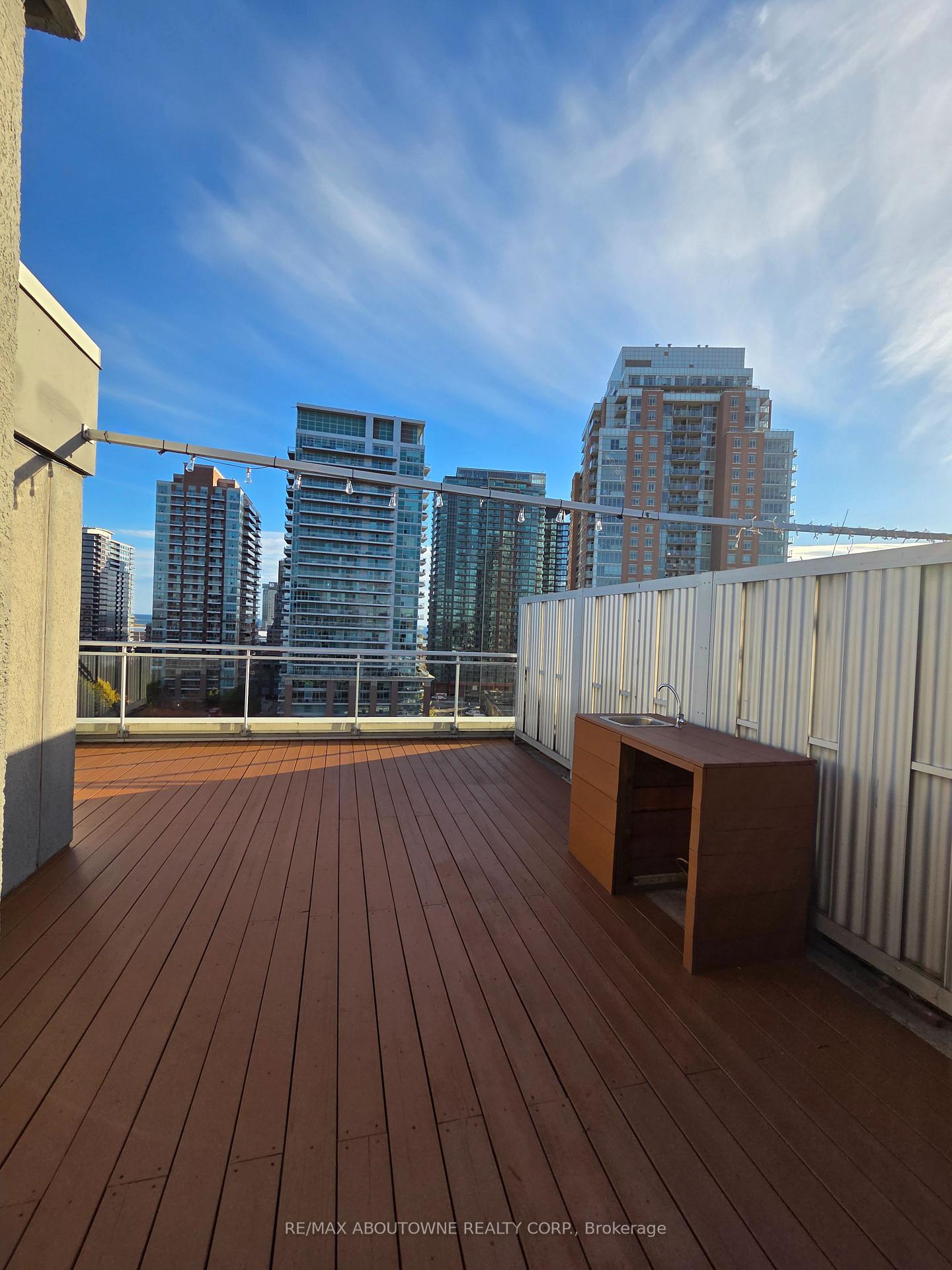 Photo 4 of Unit 1005, 1029 King Street W, Toronto, Niagara — HOMEH
