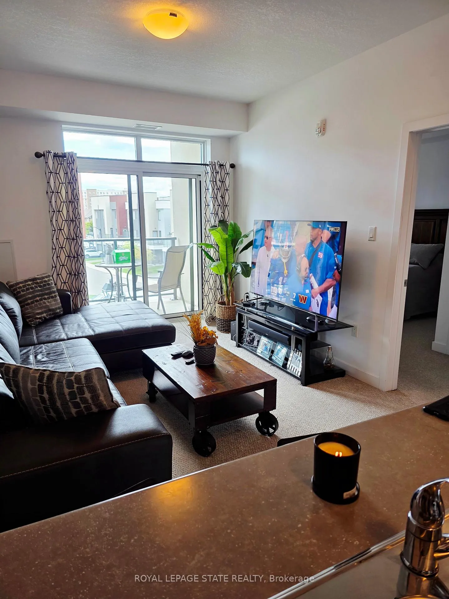 Photo 10 of Unit 307, 125 Shoreview Place, Hamilton, Lakeshore — HOMEH