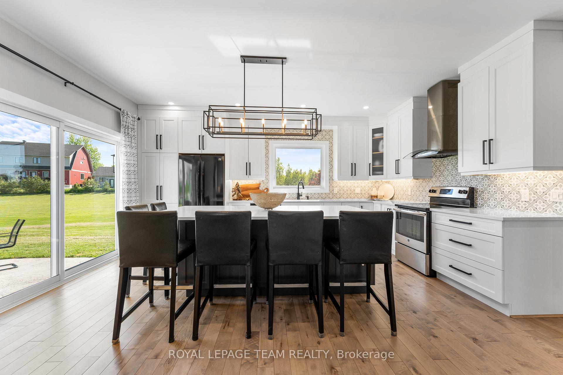 Photo 10 of 126 Grasshopper Lane, Ottawa, Dunrobin Shores — HOMEH