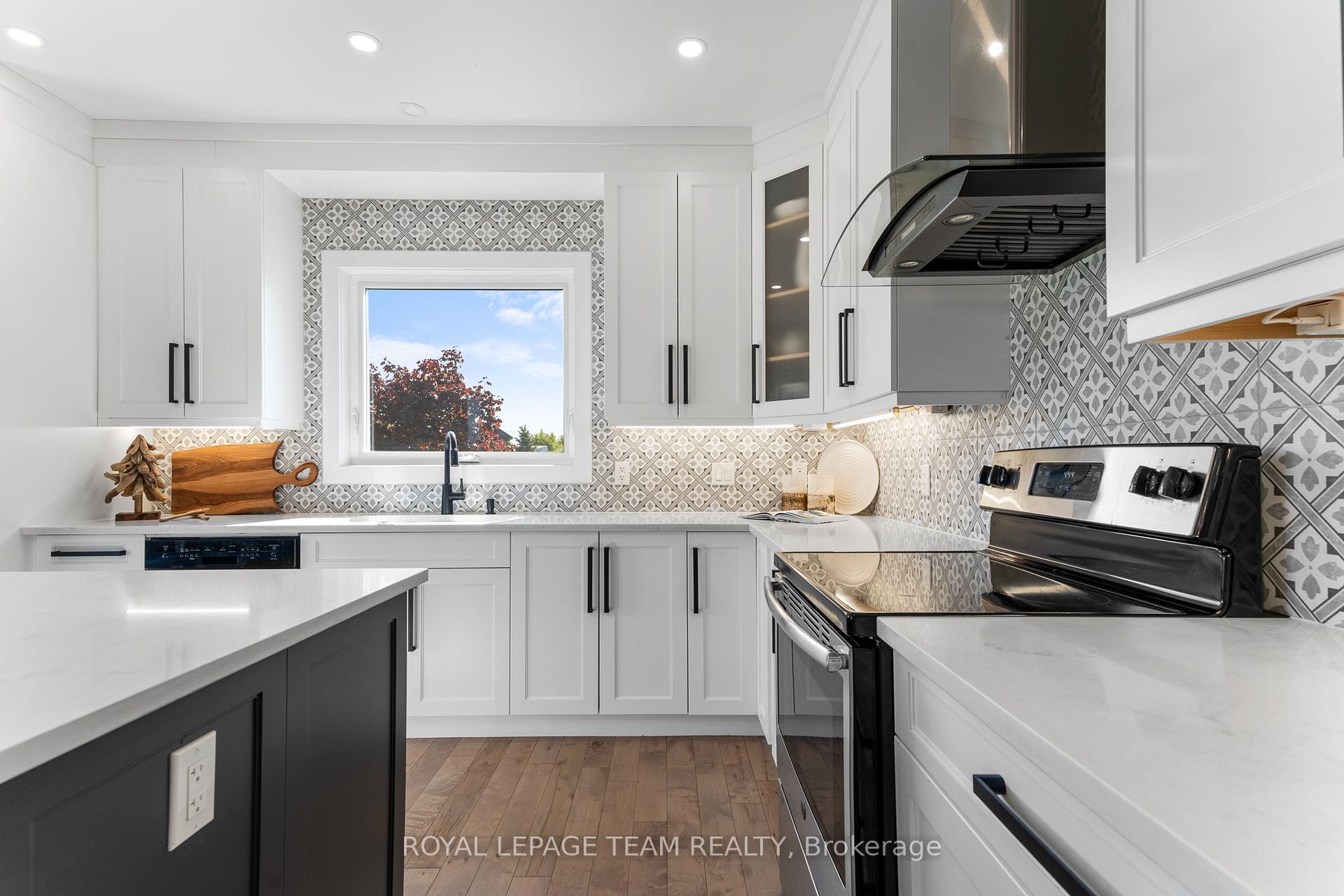 Photo 11 of 126 Grasshopper Lane, Ottawa, Dunrobin Shores — HOMEH