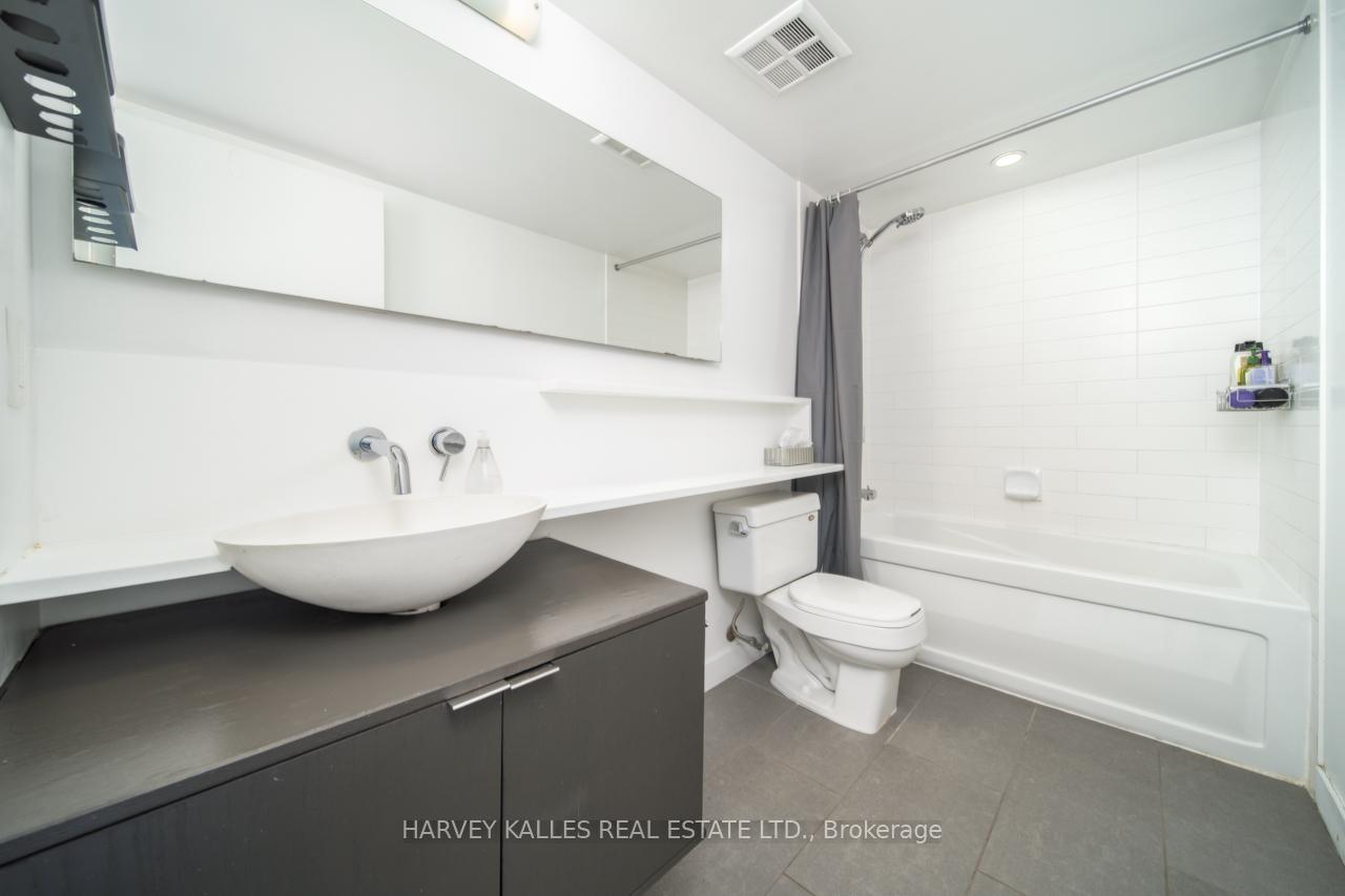Photo 6 of Unit 3210, 15 Fort York Boulevard, Toronto, Waterfront Communities — HOMEH