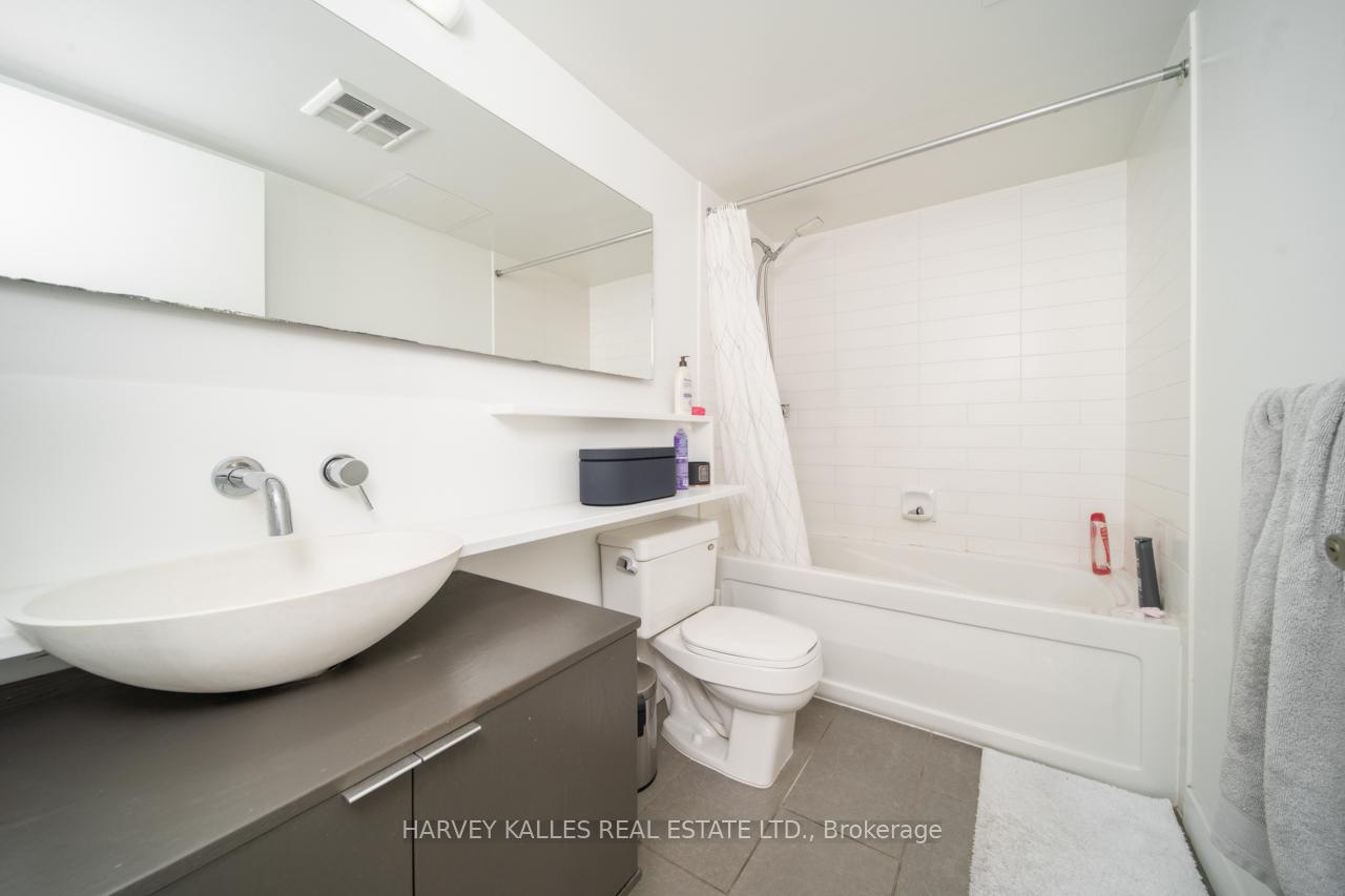 Photo 16 of Unit 3210, 15 Fort York Boulevard, Toronto, Waterfront Communities — HOMEH