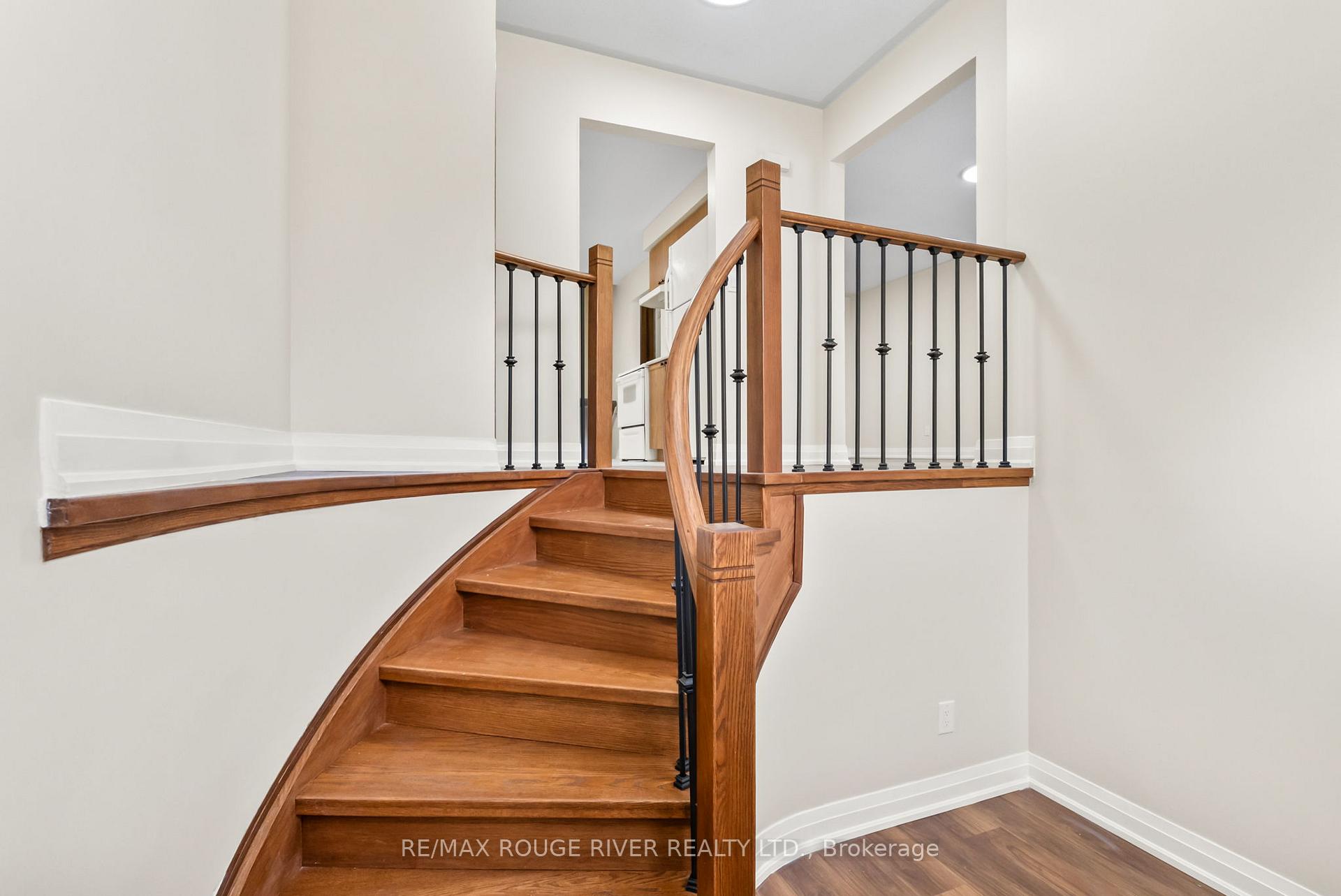 Photo 5 of 16 Borland Court, Clarington, Bowmanville — HOMEH